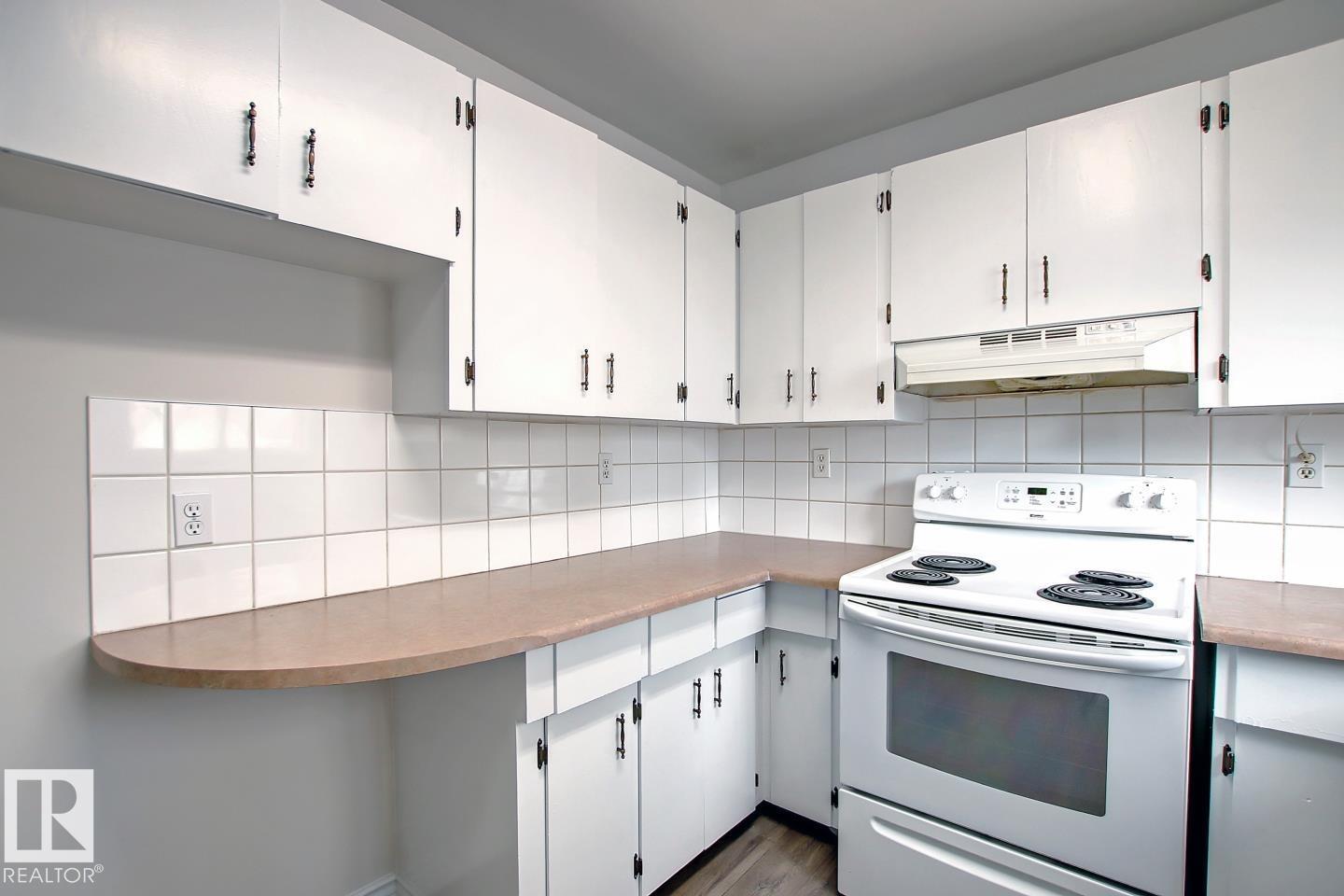 10682 61 AV NW - 10
