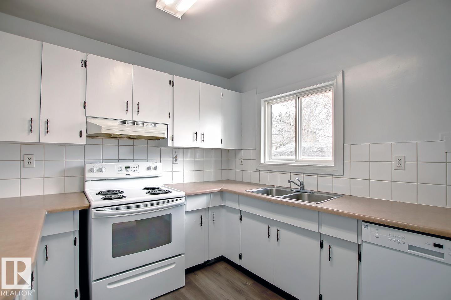 10682 61 AV NW - 9