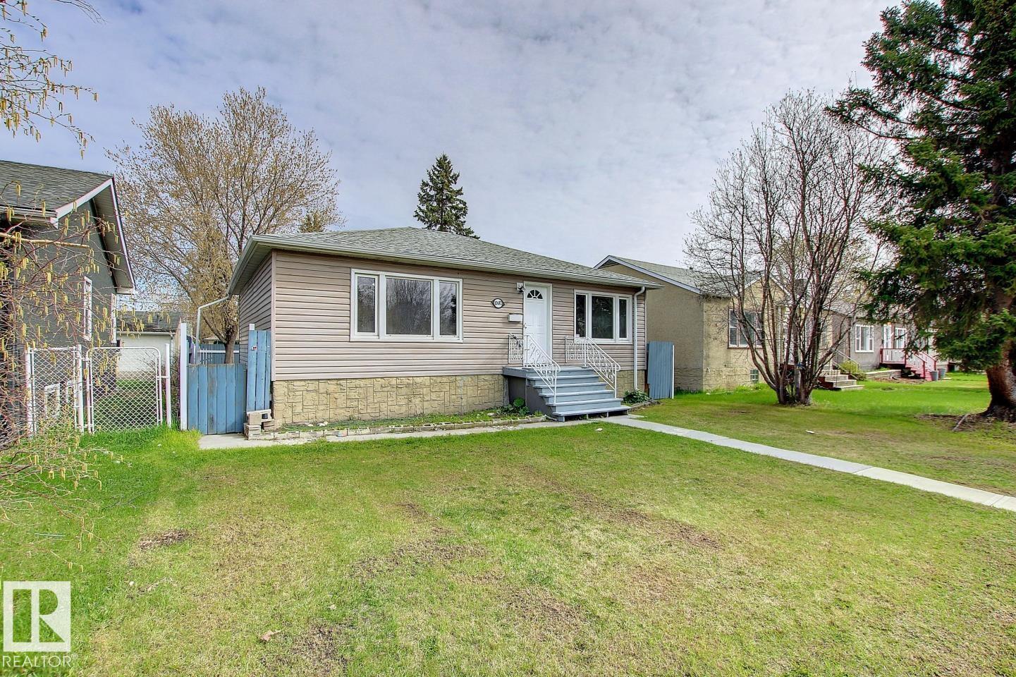 10682 61 AV NW - 42