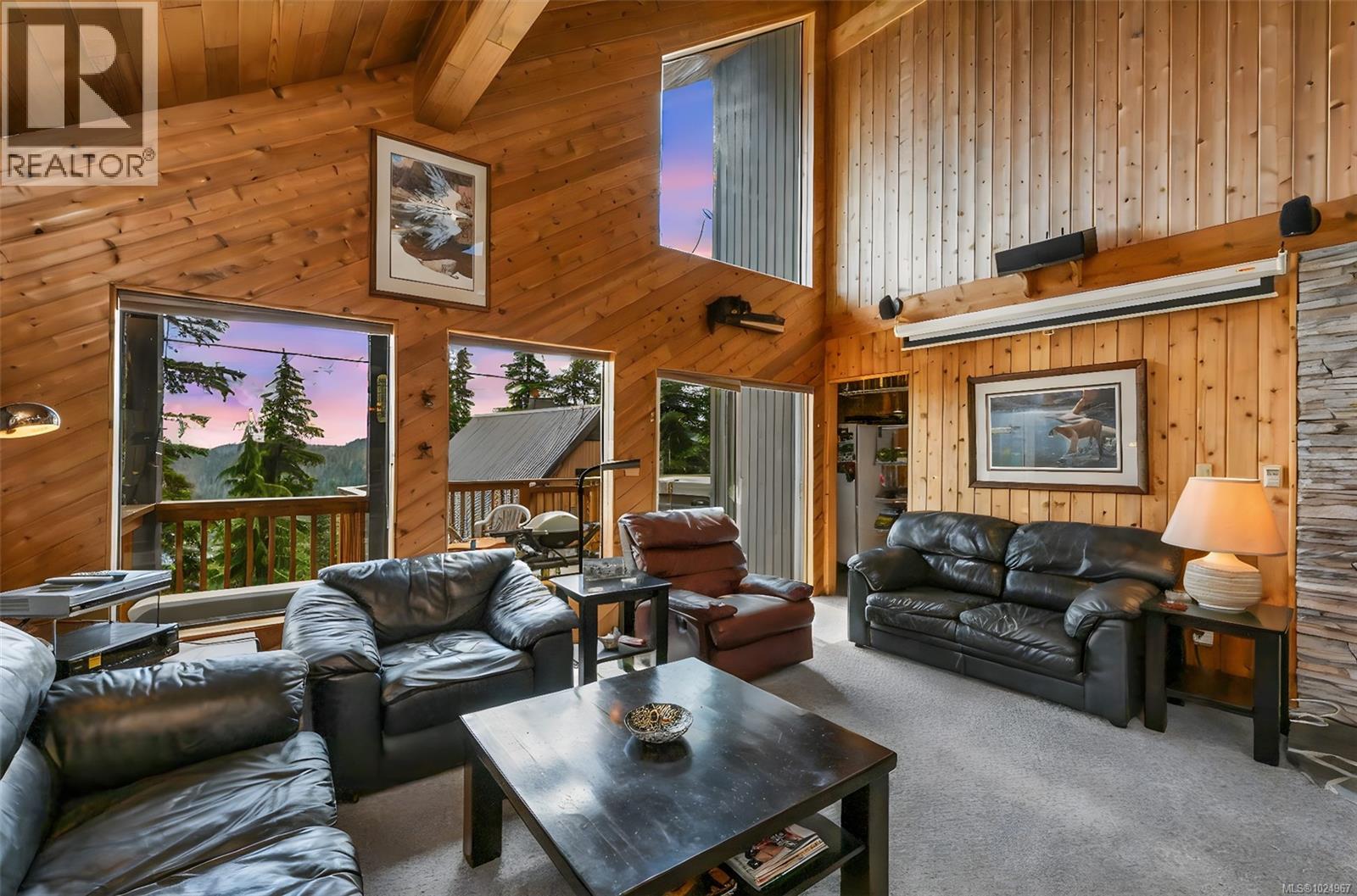 886 Jutland Terr, Courtenay