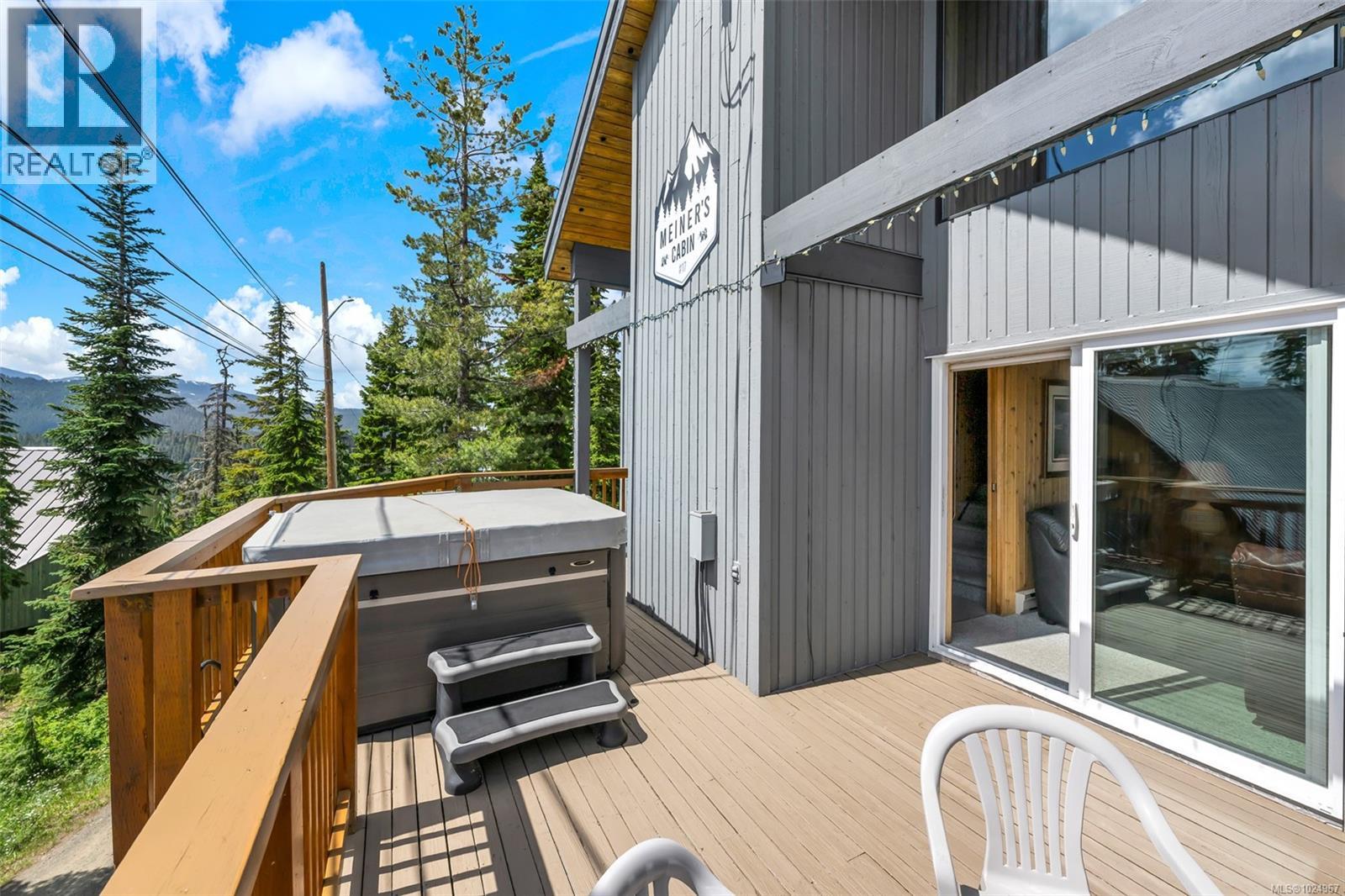 886 Jutland Terr, Courtenay