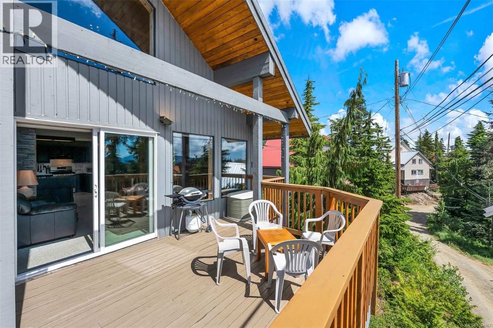 886 Jutland Terr, Courtenay