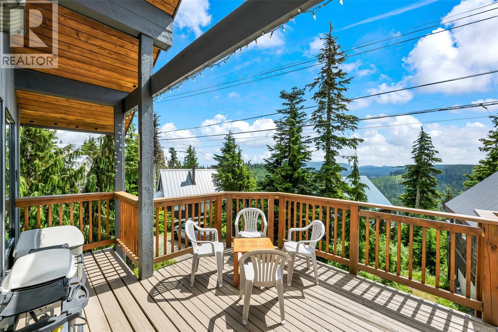 886 Jutland Terr, Courtenay