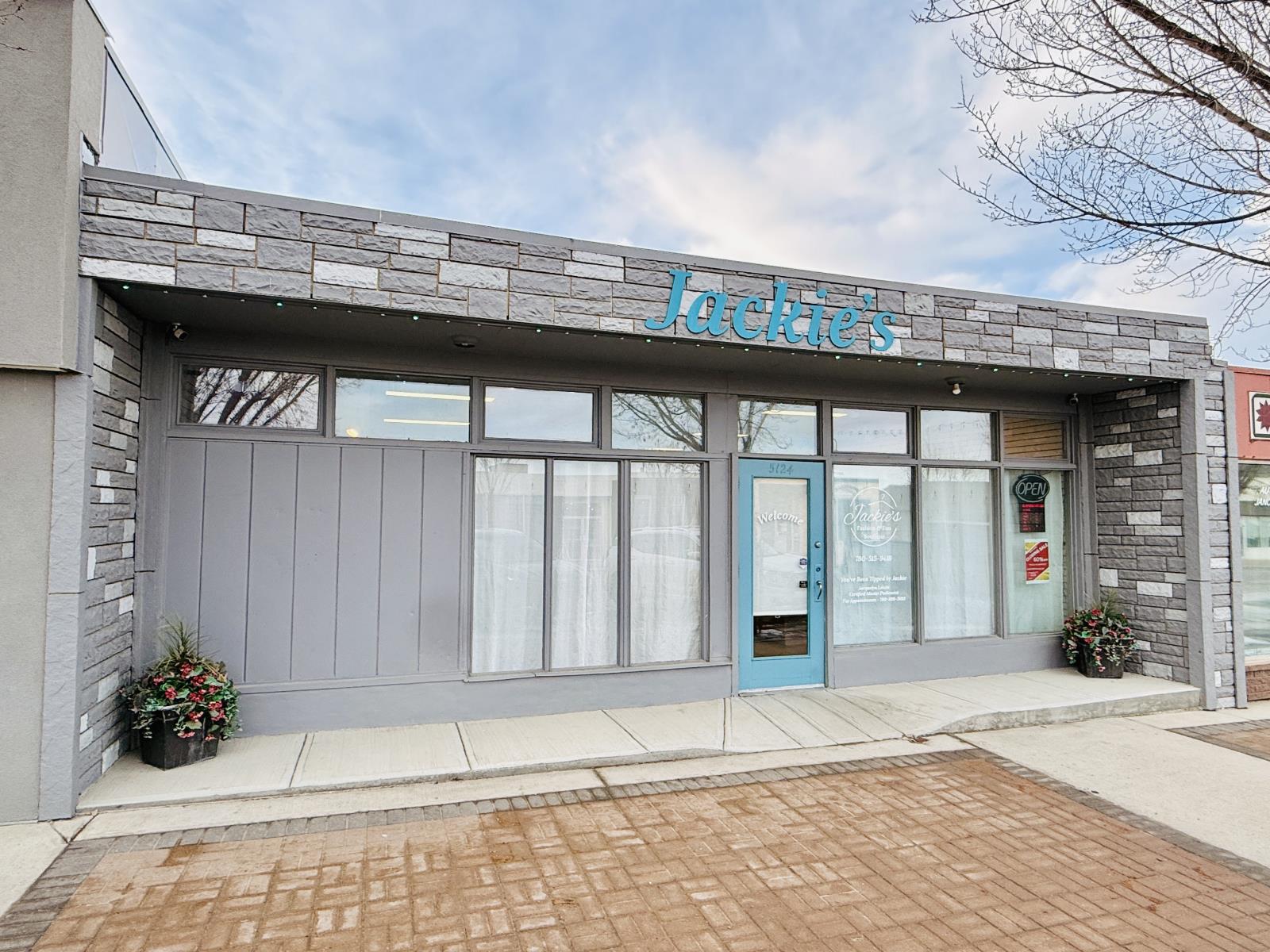 5124 51 Street - Photo 2 of 18, Drayton Valley, Alberta