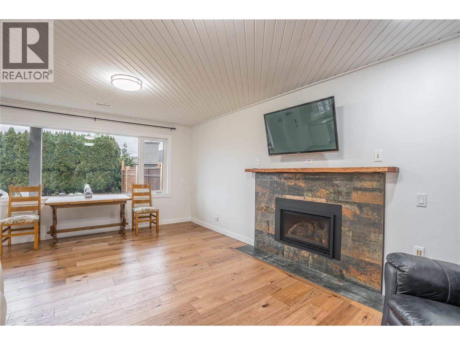  6318 Faircrest Street, Summerland