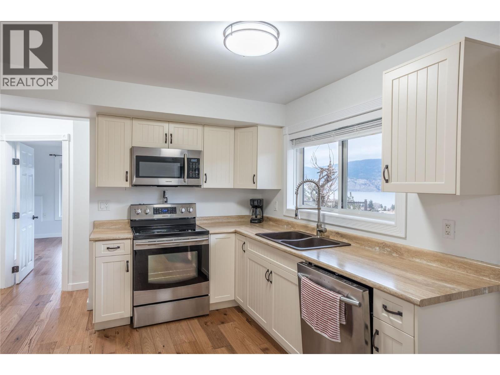  6318 Faircrest Street, Summerland