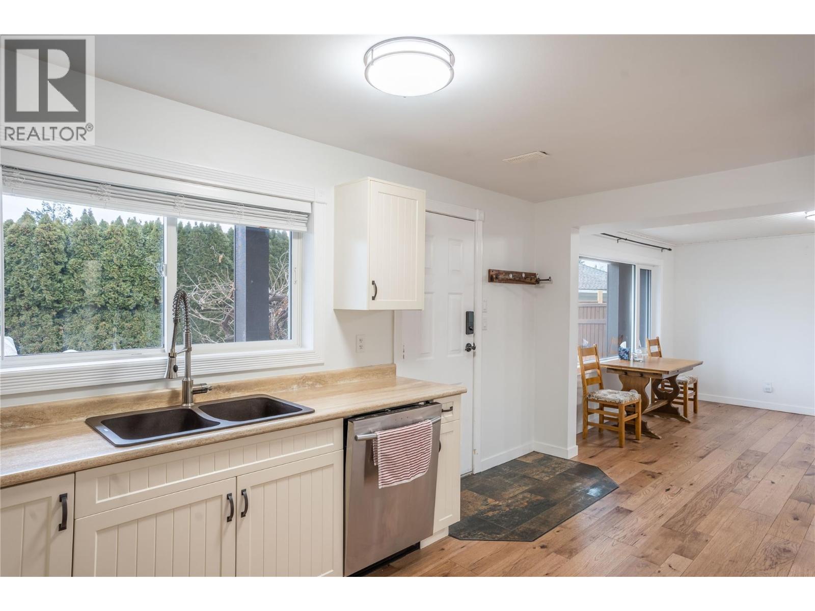  6318 Faircrest Street, Summerland