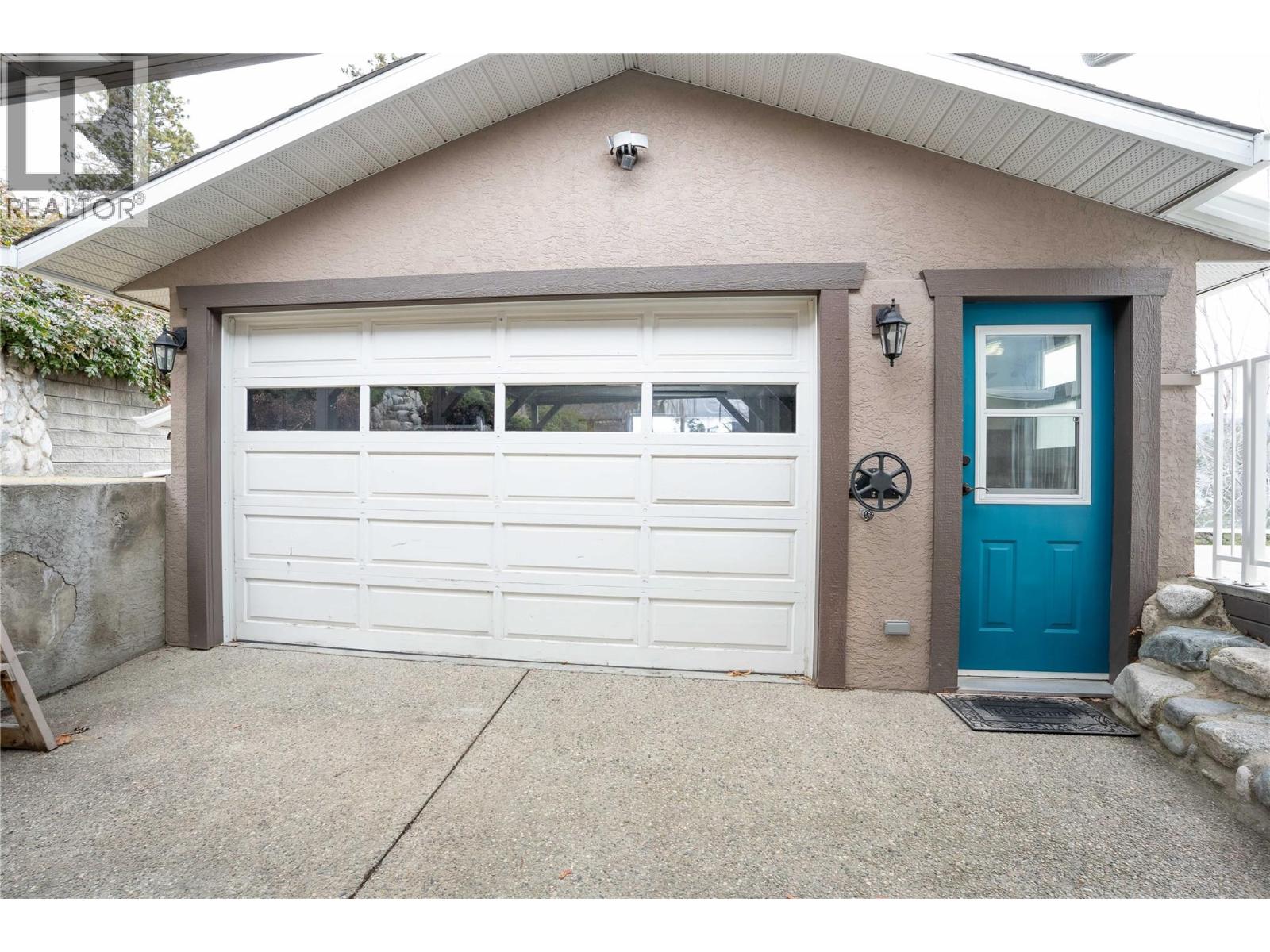  6318 Faircrest Street, Summerland