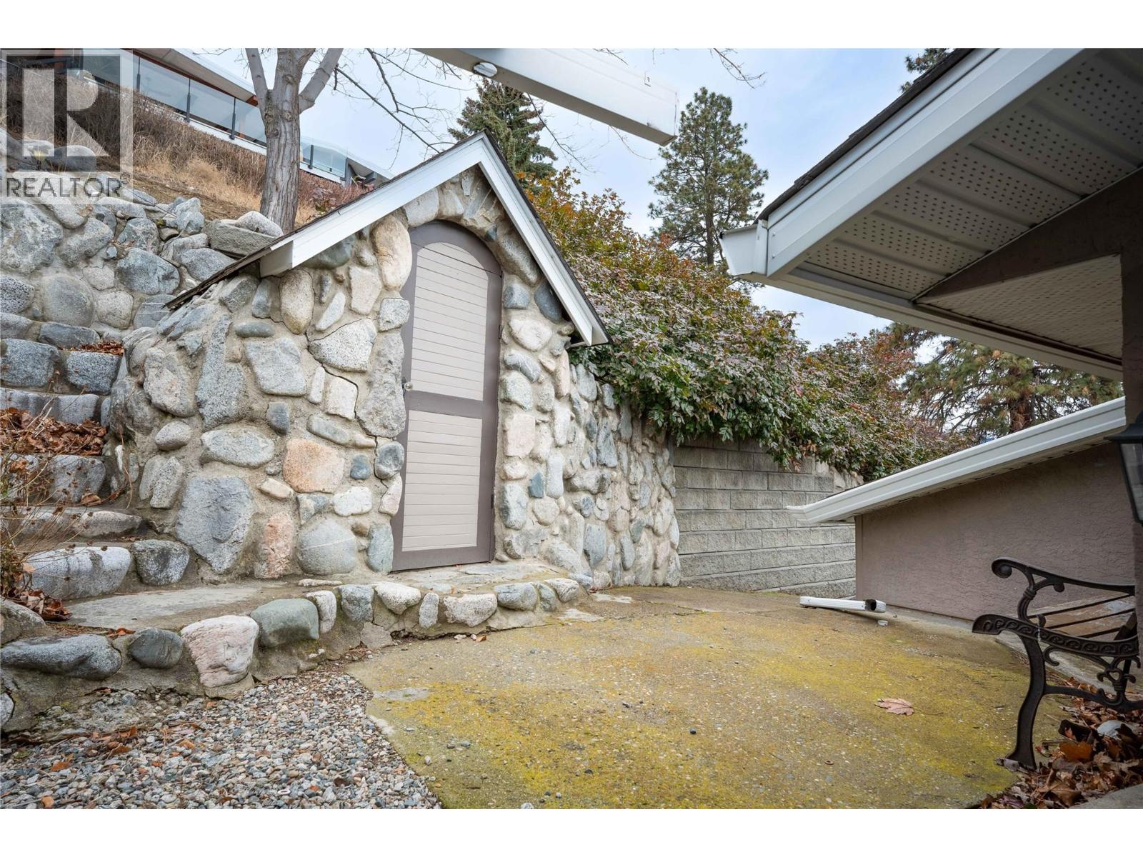  6318 Faircrest Street, Summerland