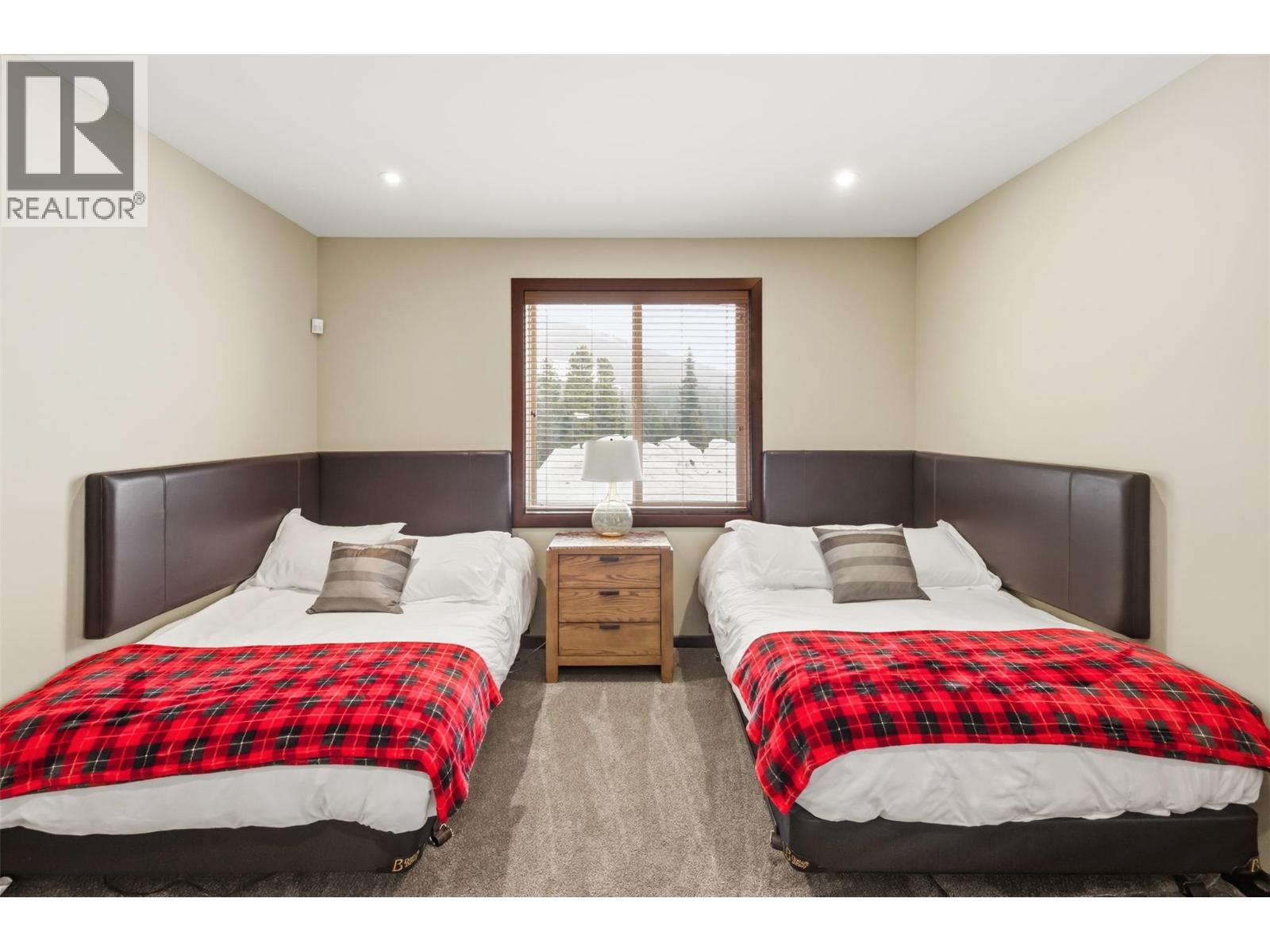 360 STRAYHORSE Road Unit# 31, Apex Mountain