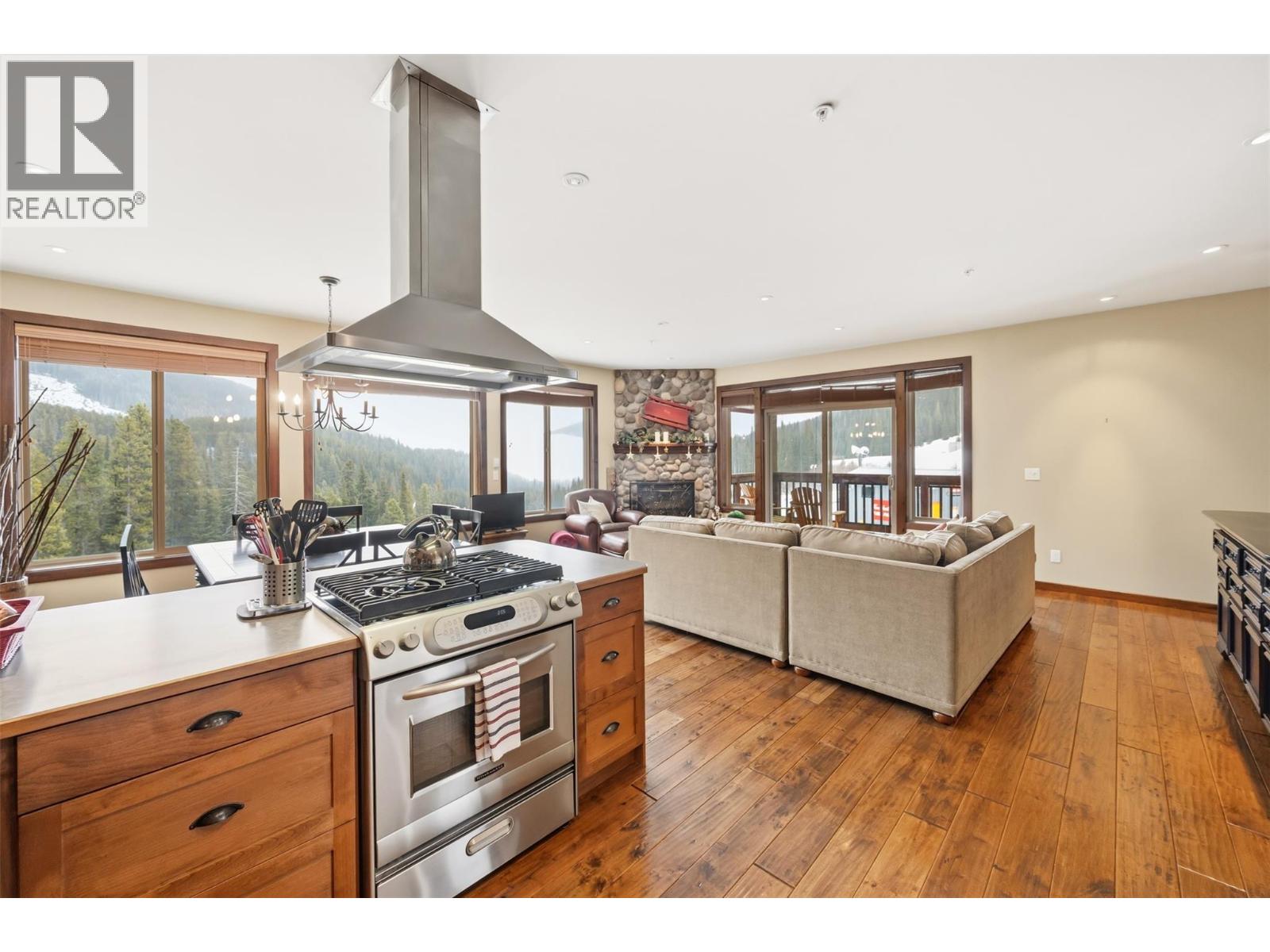 360 STRAYHORSE Road Unit# 31, Apex Mountain