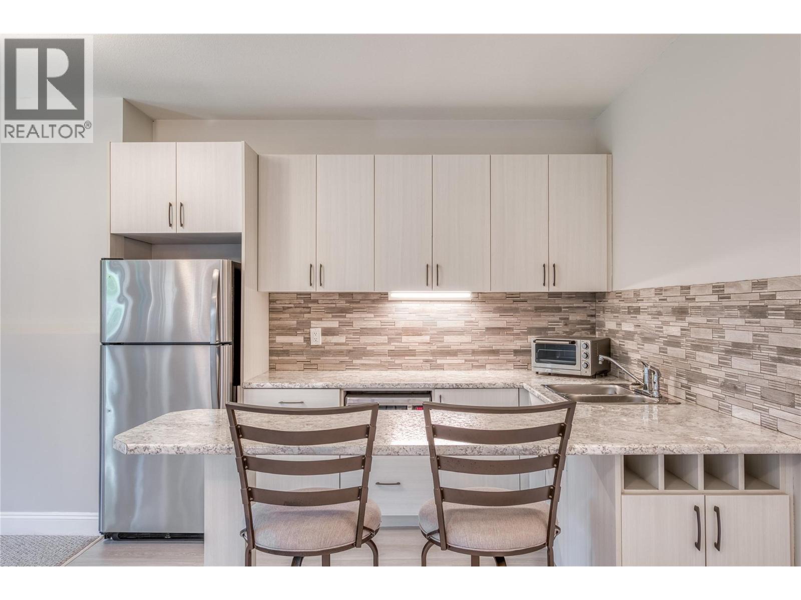  1084 Hume Avenue, Kelowna