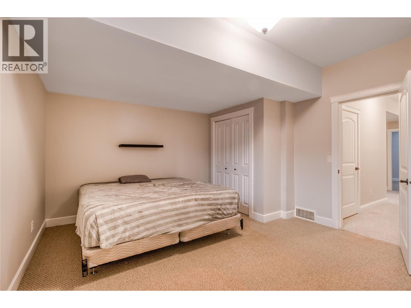  1084 Hume Avenue, Kelowna