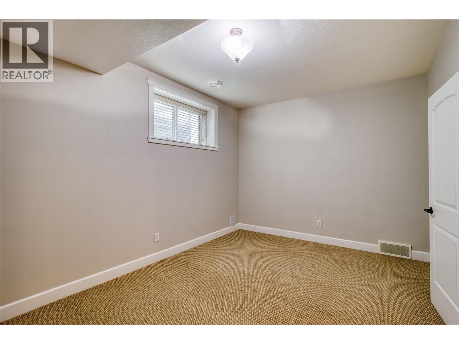  1084 Hume Avenue, Kelowna