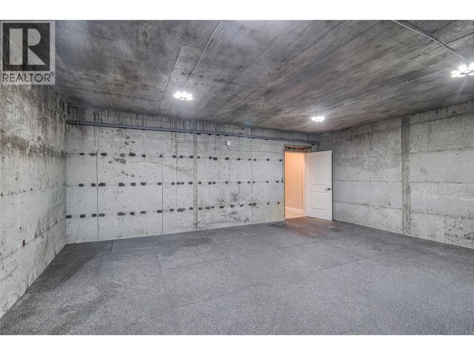  1084 Hume Avenue, Kelowna