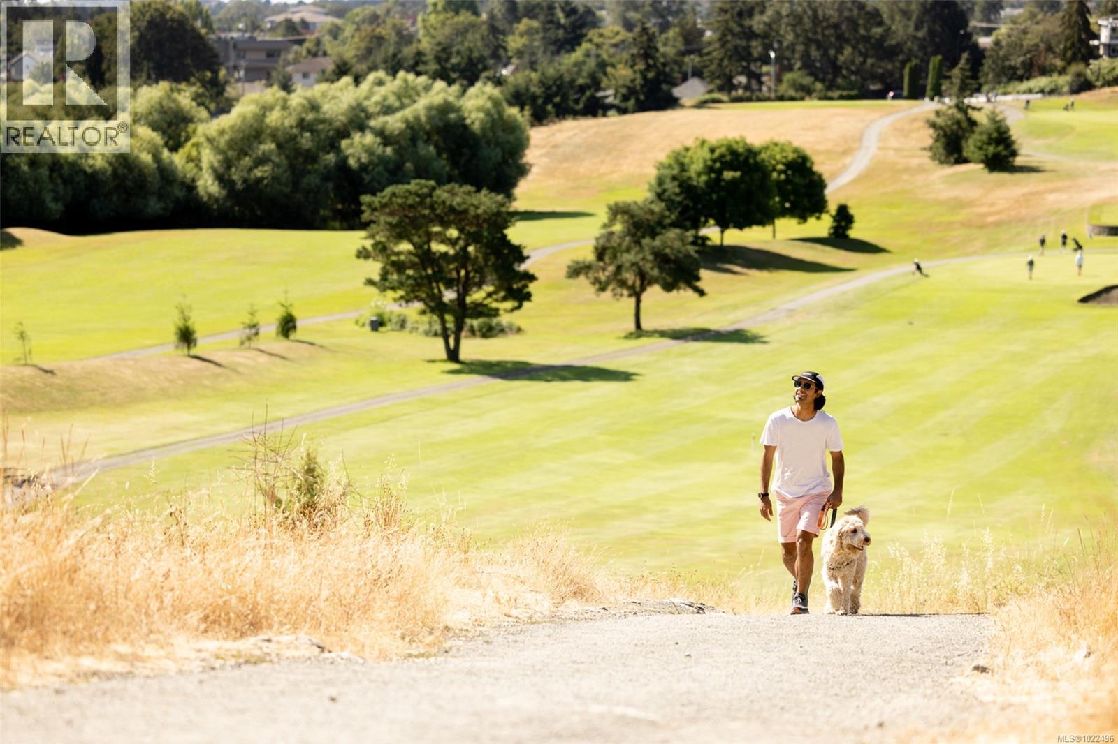 110 3226 Shelbourne Street, Saanich