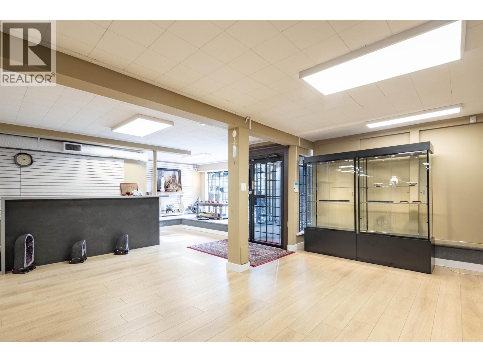 3607 W BROADWAY - Photo 2 of 16, Vancouver, British Columbia