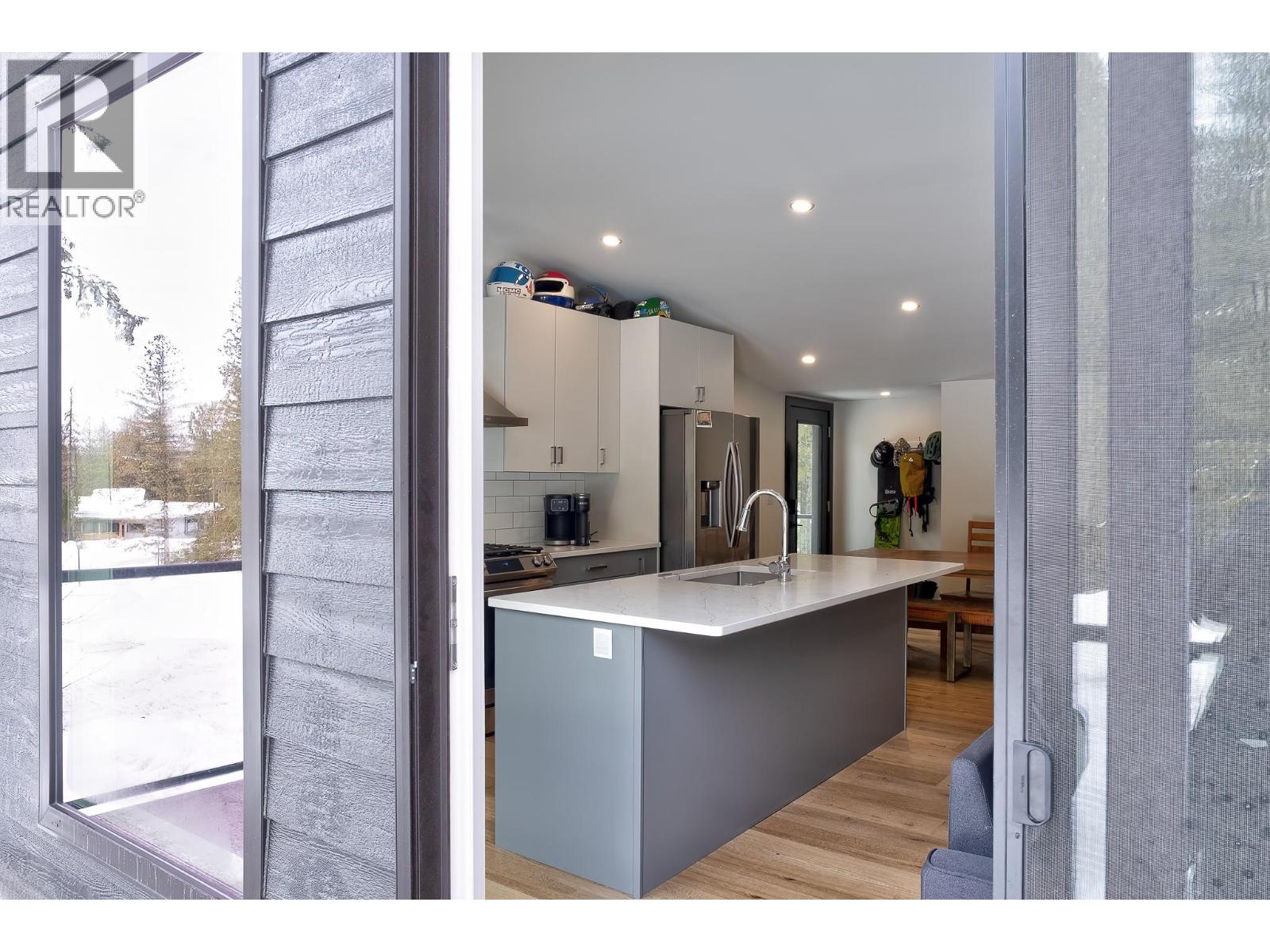 1126 CALDERA Road, Rossland