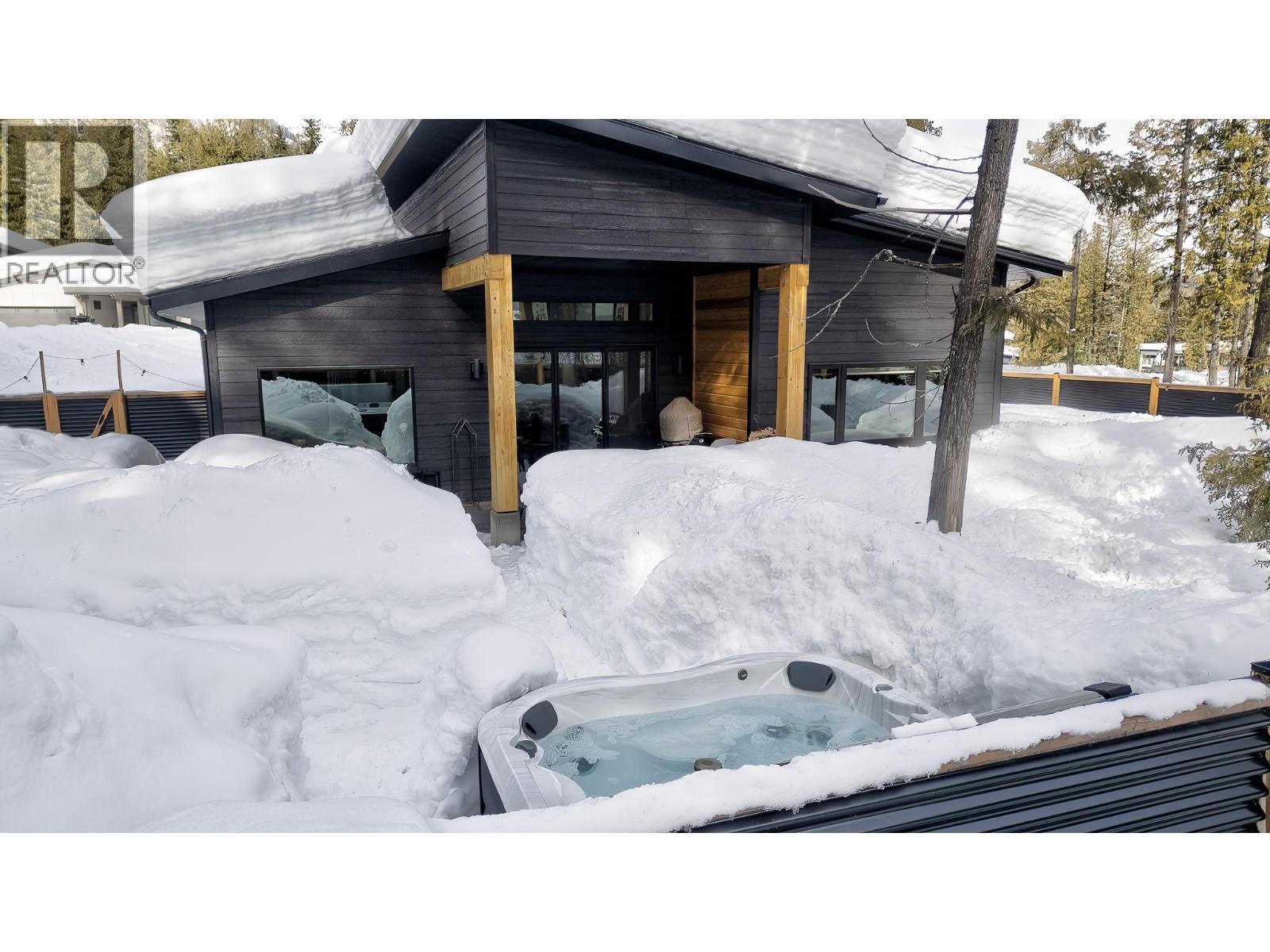 1126 CALDERA Road, Rossland