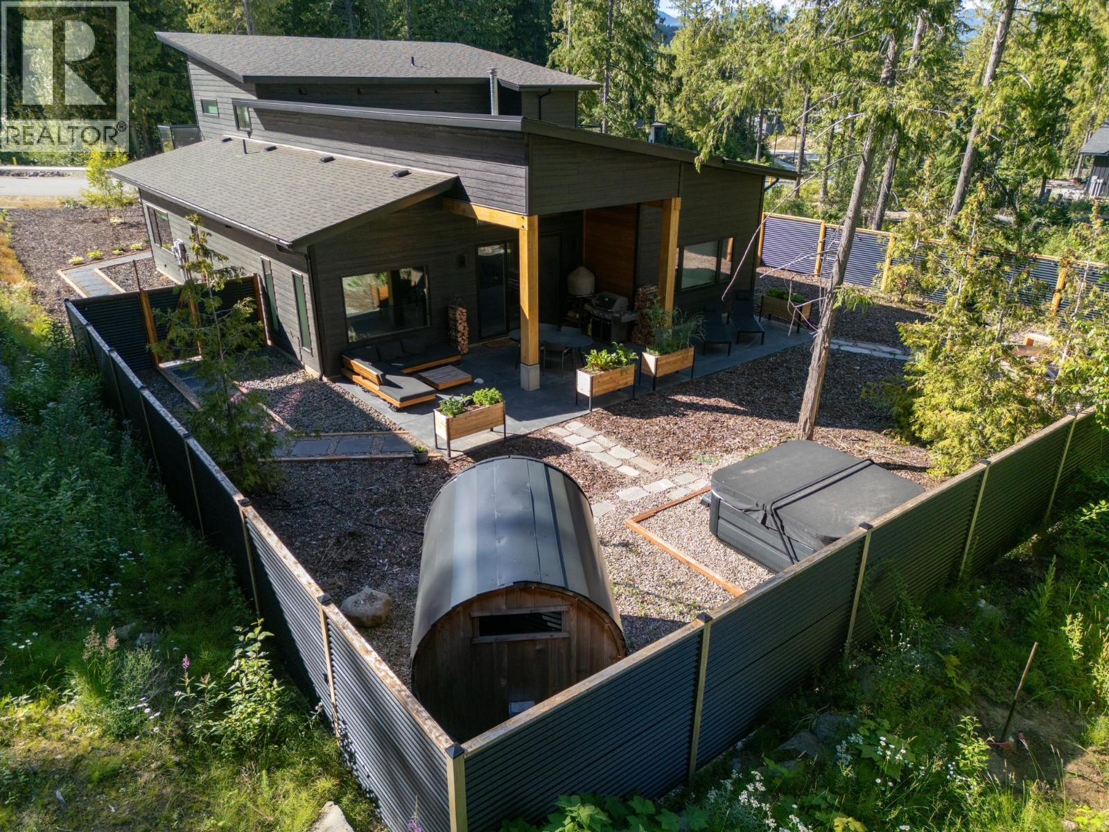 1126 CALDERA Road, Rossland