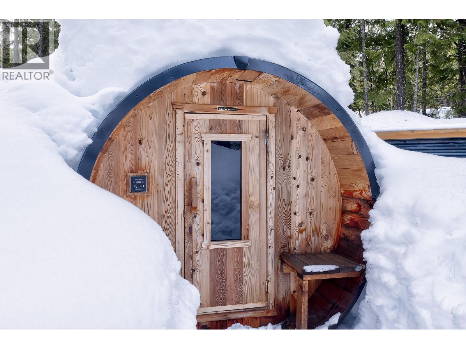 1126 CALDERA Road, Rossland