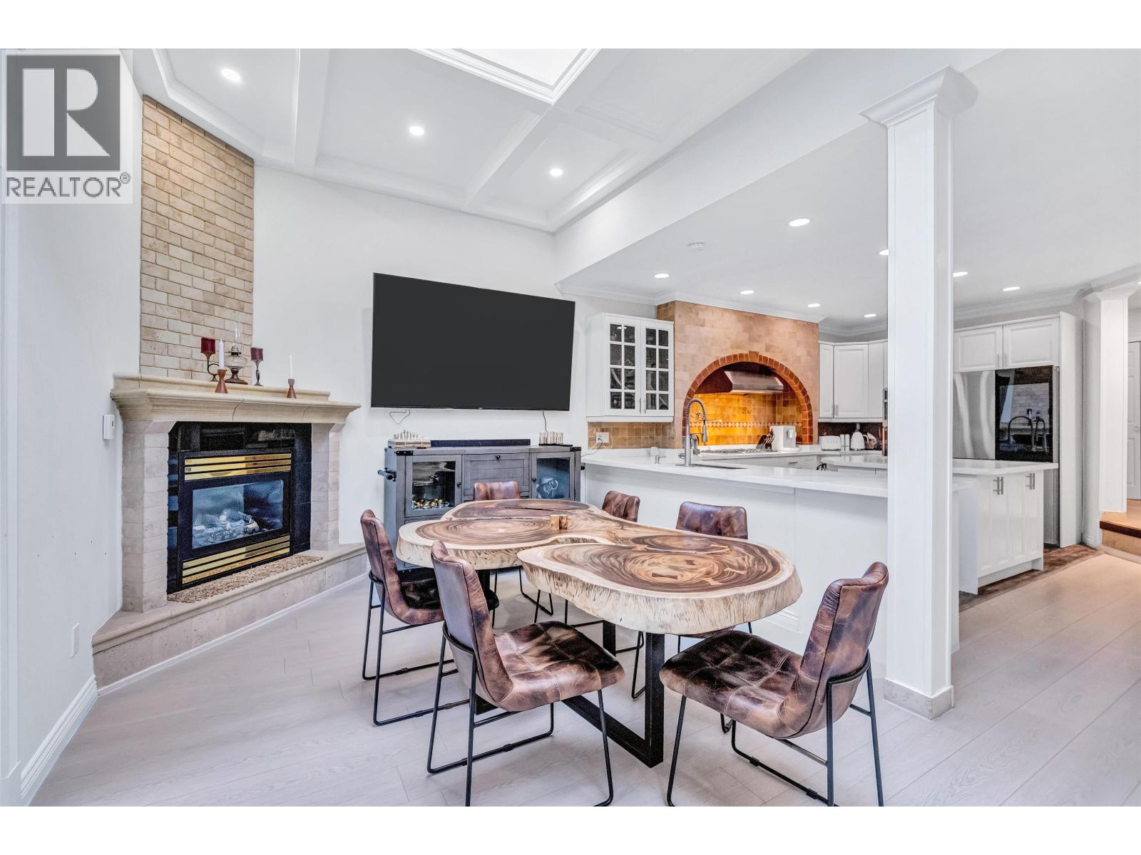 1219 ARBORLYNN DRIVE, North Vancouver