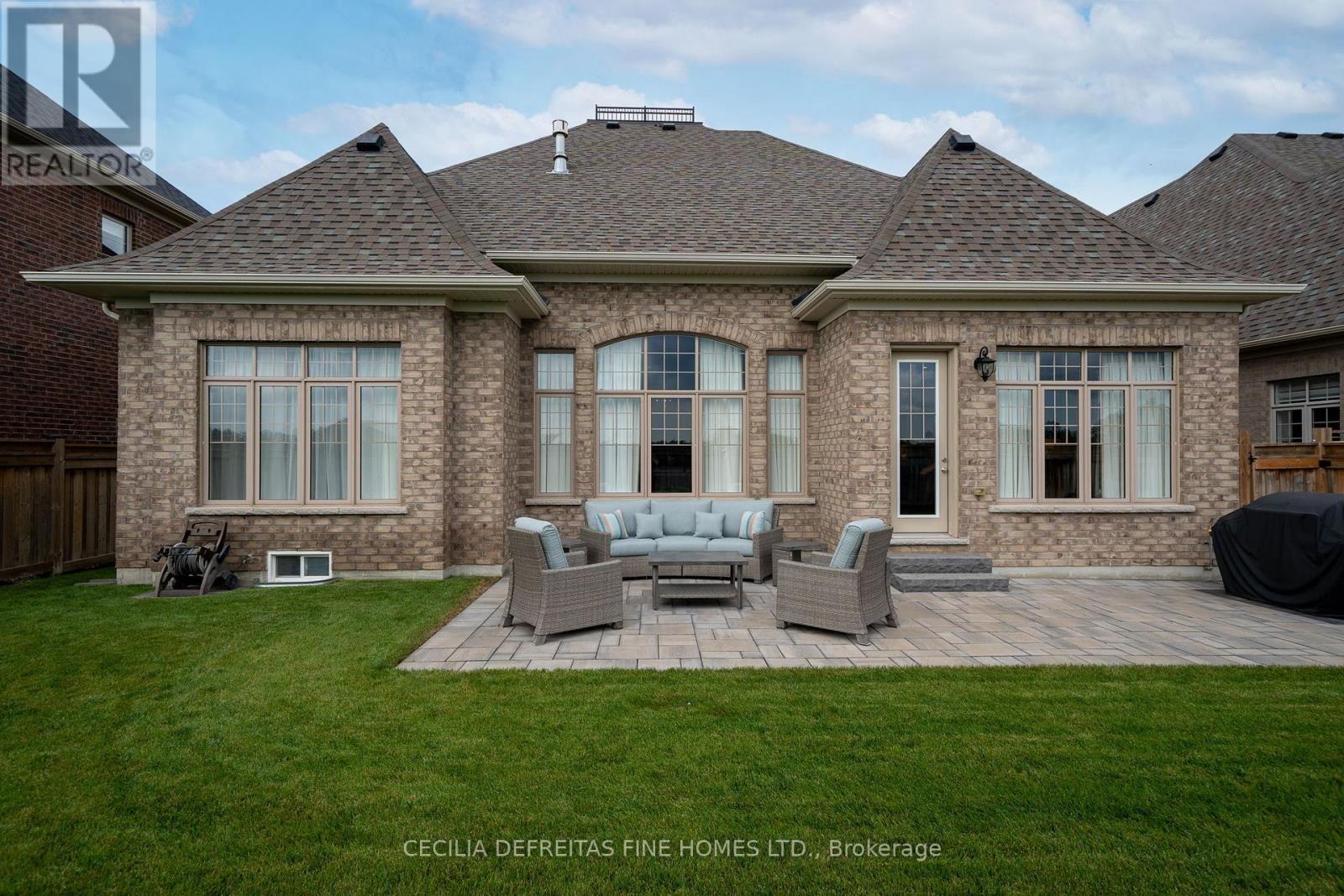 31 MUNSIE DRIVE - 38