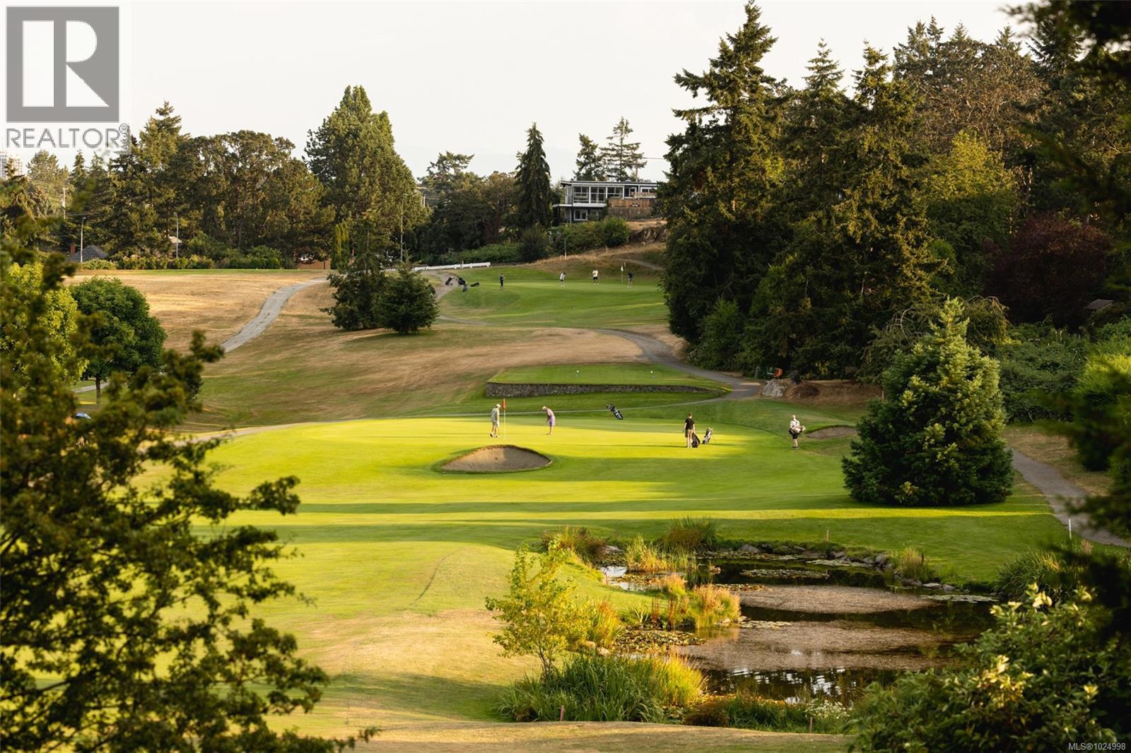 415 3226 Shelbourne Street, Saanich