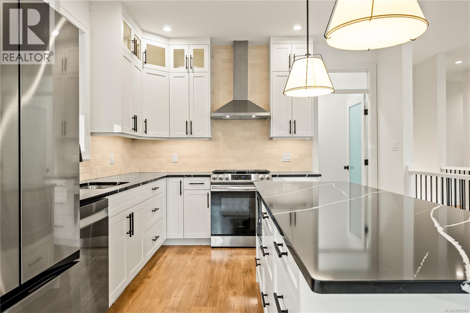 7227 Aulds Rd, Lantzville