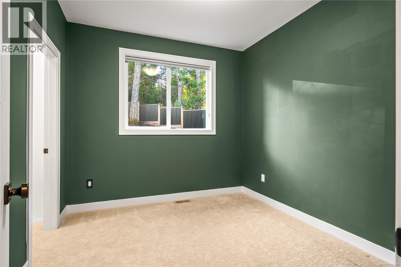 7227 Aulds Rd, Lantzville