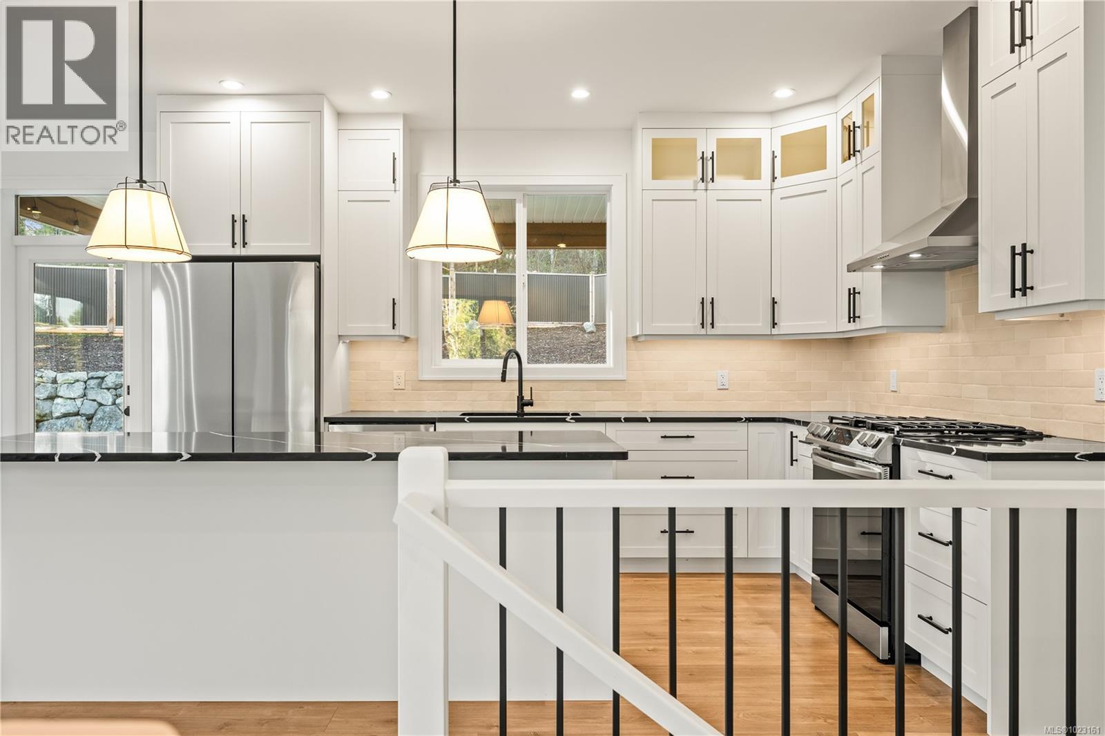 7227 Aulds Rd, Lantzville