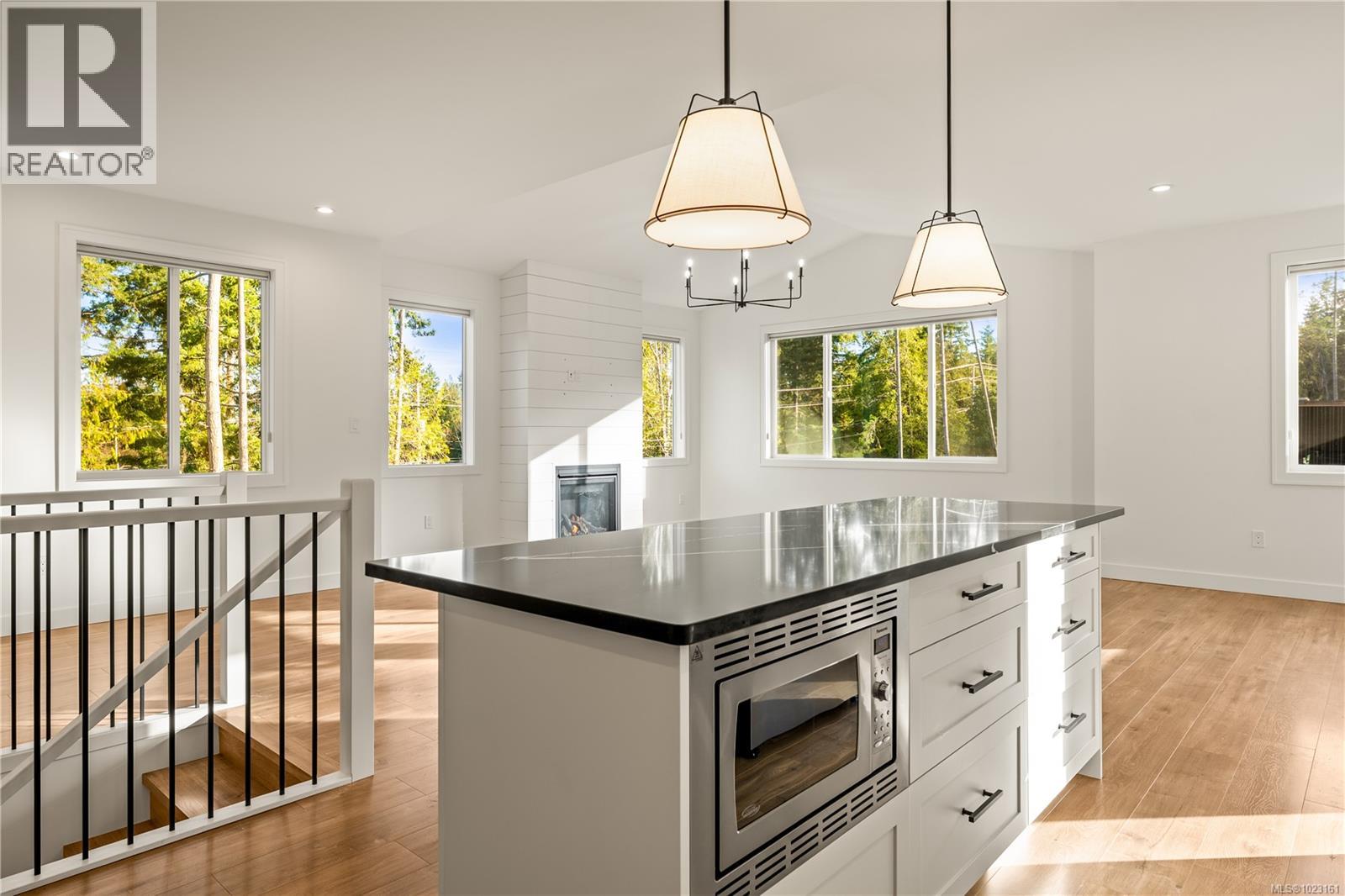 7227 Aulds Rd, Lantzville