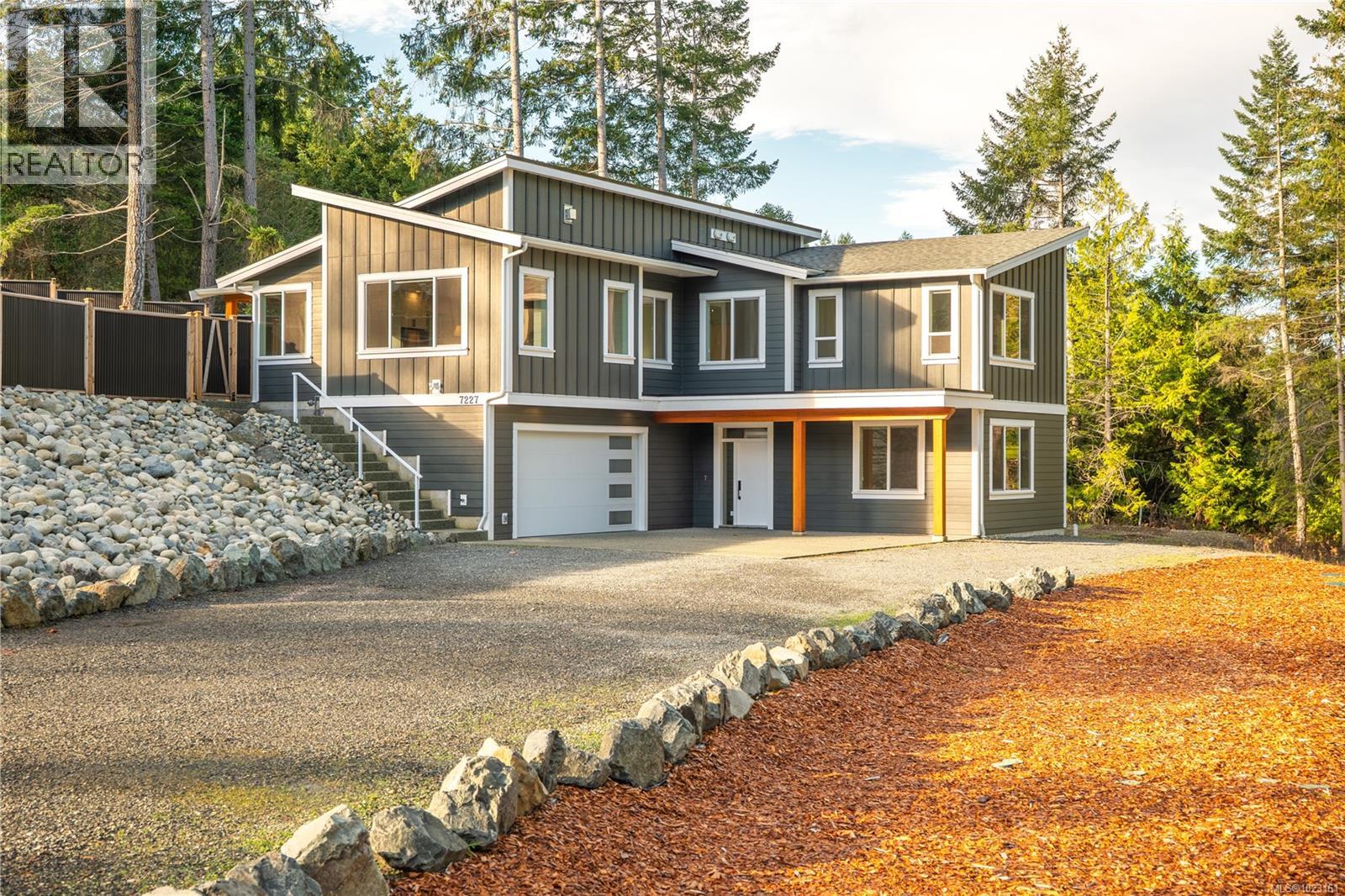 7227 Aulds Rd, Lantzville