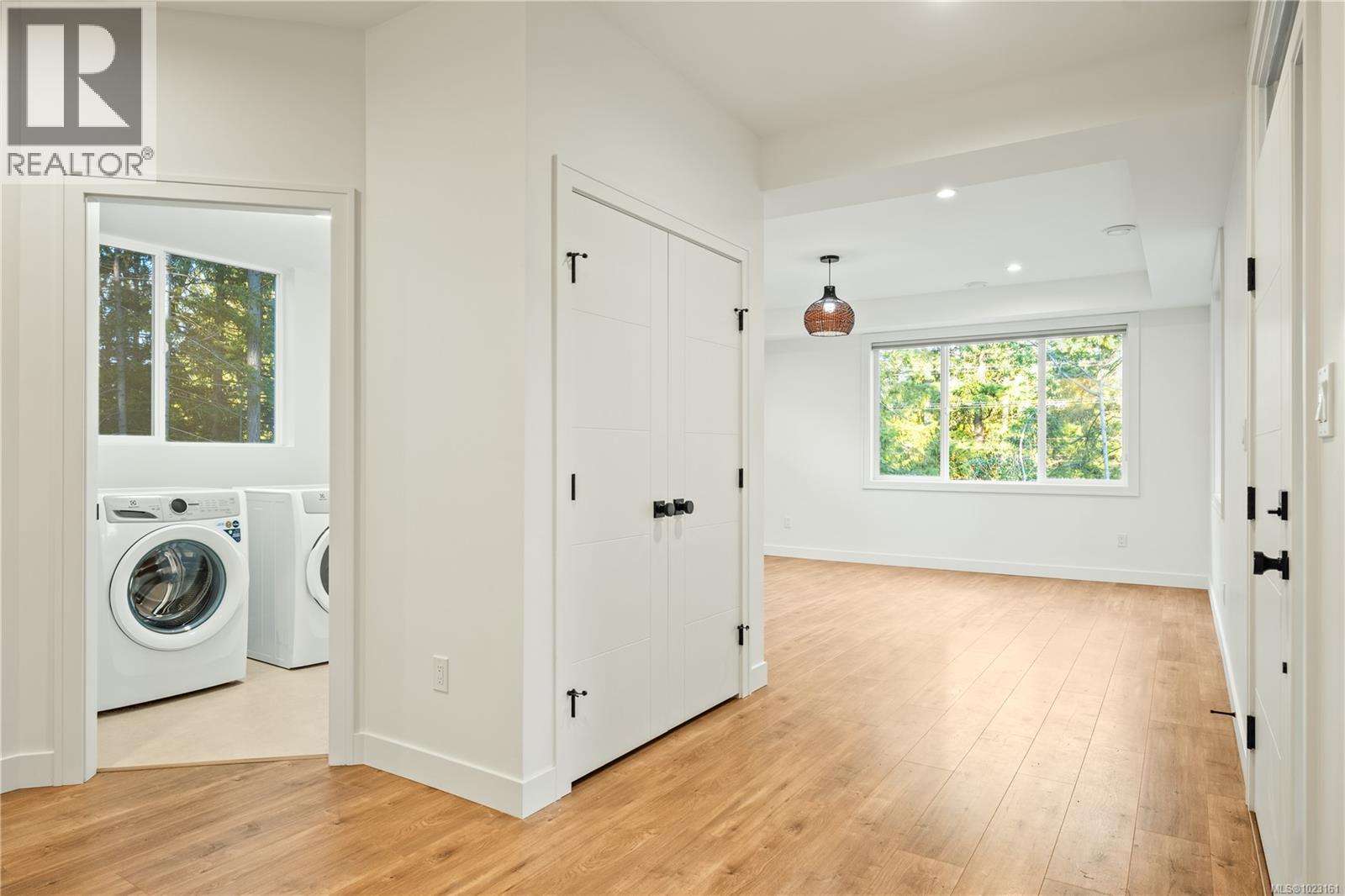 7227 Aulds Rd, Lantzville