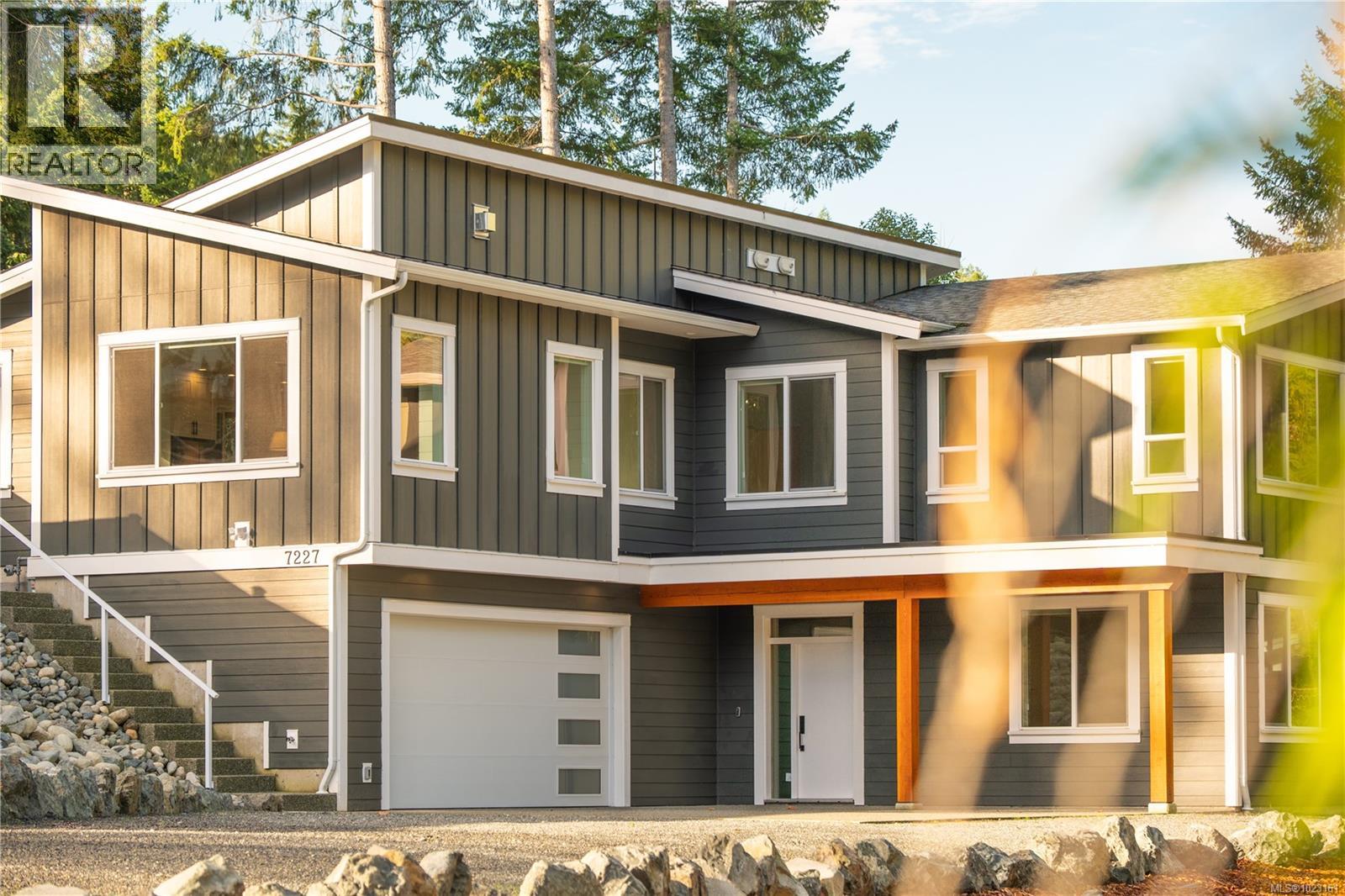 7227 Aulds Rd, Lantzville