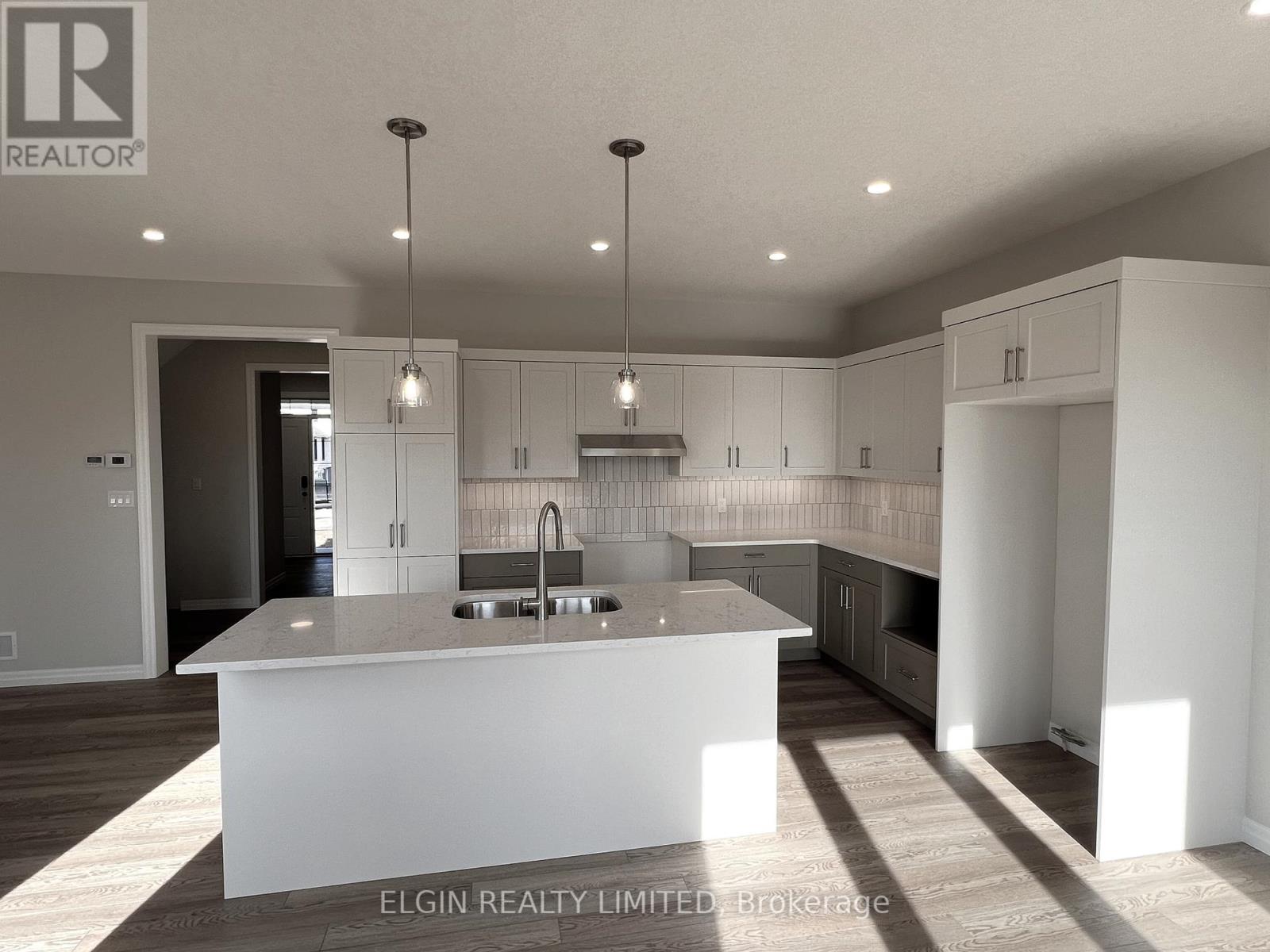 9 HORIZON COURT - 7