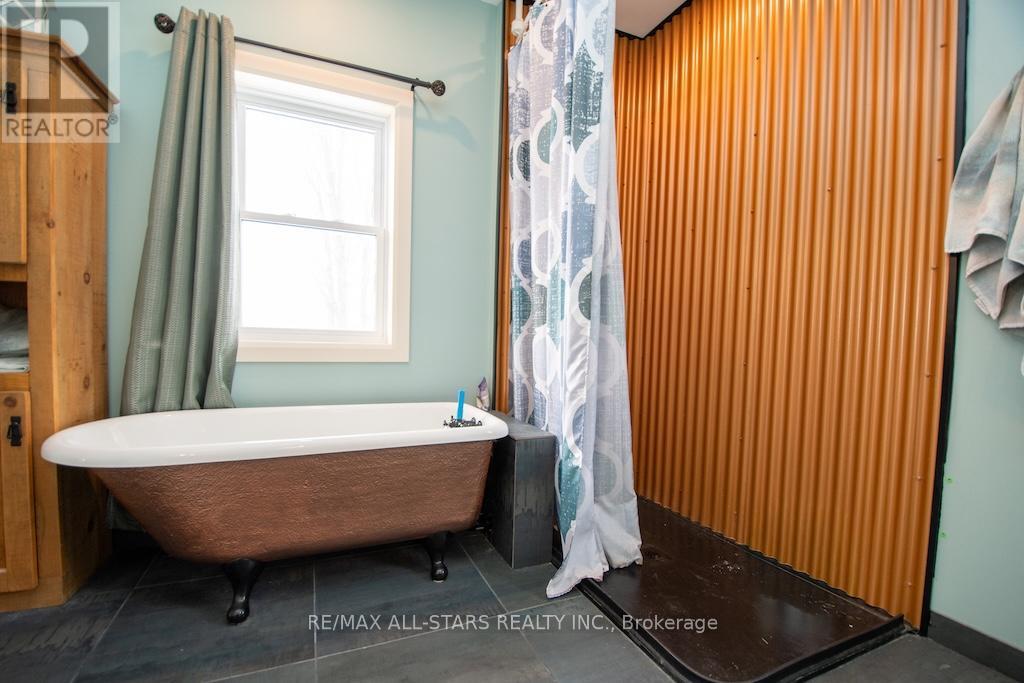 1665 DRANOEL ROAD - 29