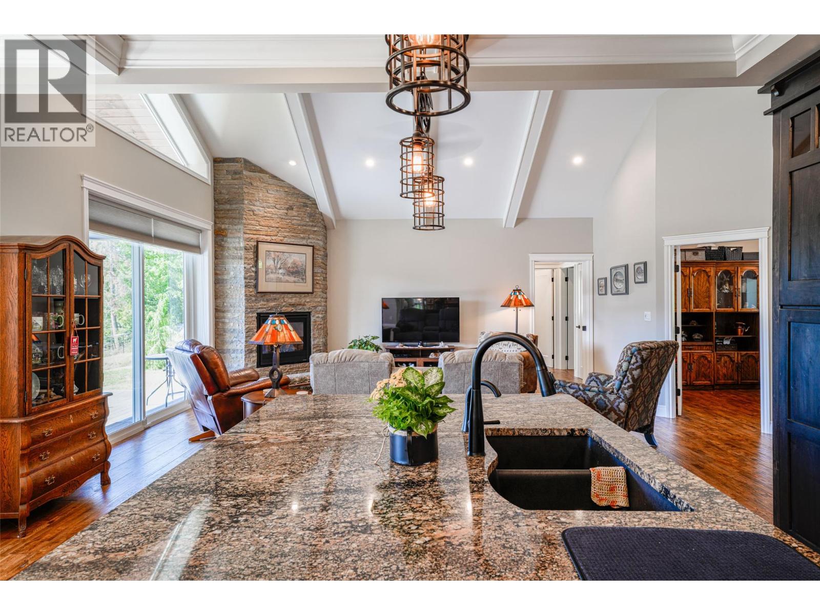  6209 Tatlow Road, Salmon Arm