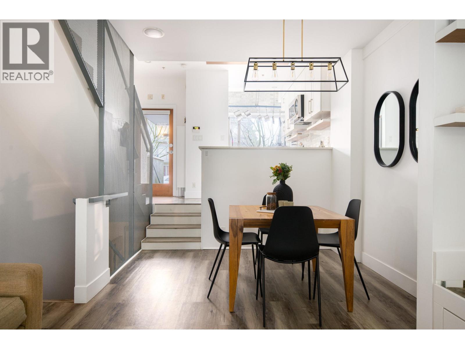 396 E 15TH AVENUE - Photo 5 of 25, Vancouver, British Columbia