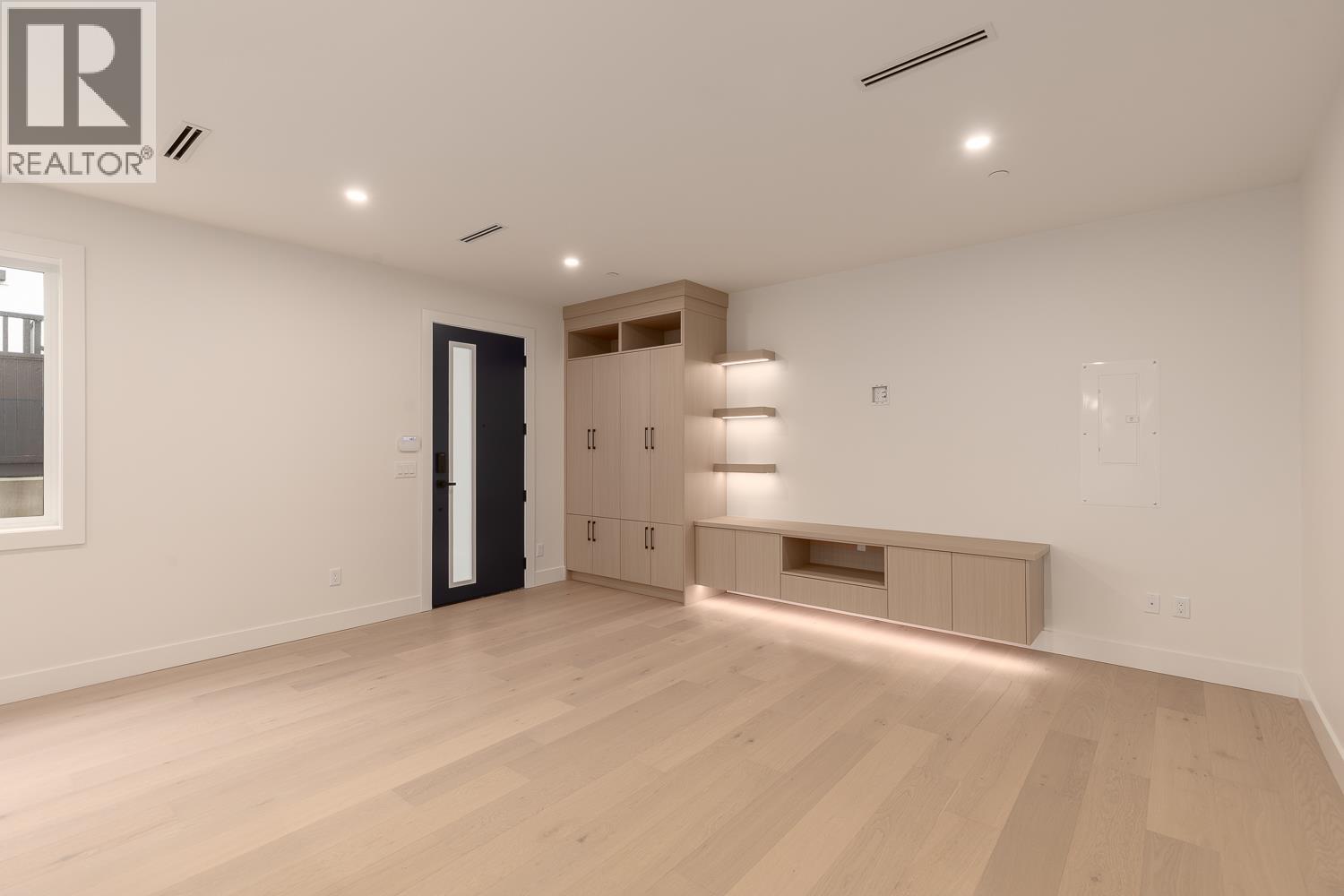 1 3506 E PENDER STREET - Photo 3 of 27, Vancouver, British Columbia