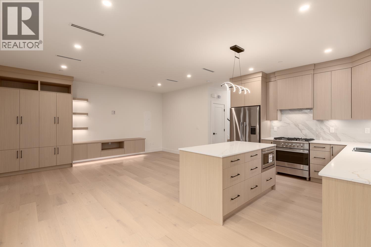 1 3506 E PENDER STREET, Vancouver