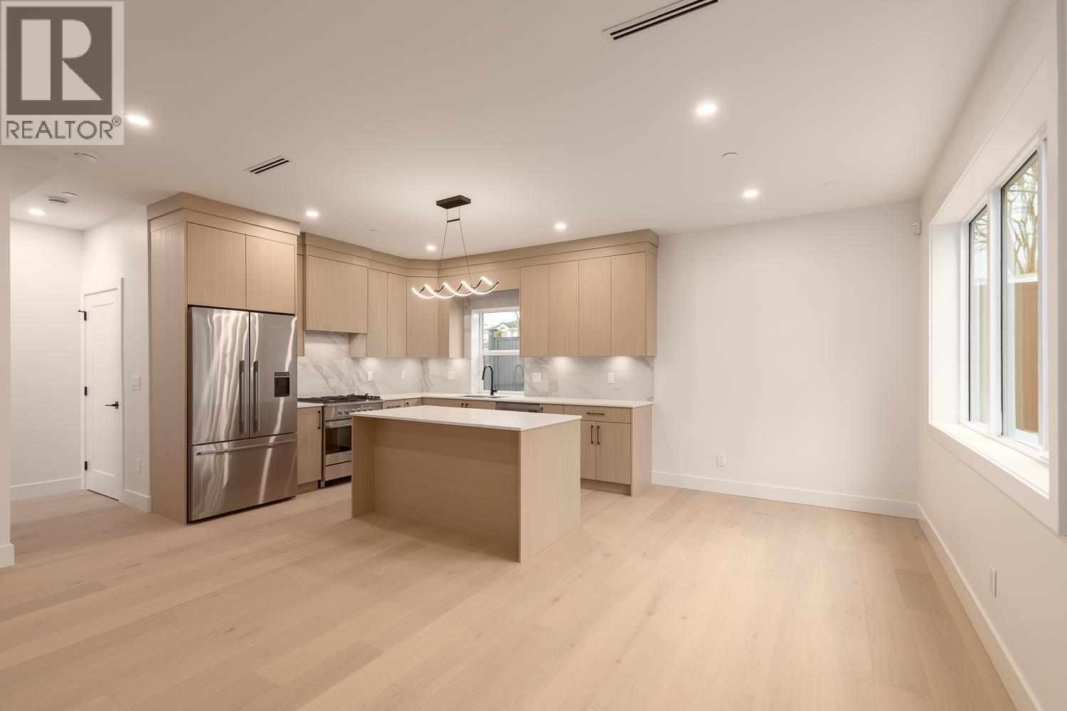 1 3506 E PENDER STREET, Vancouver