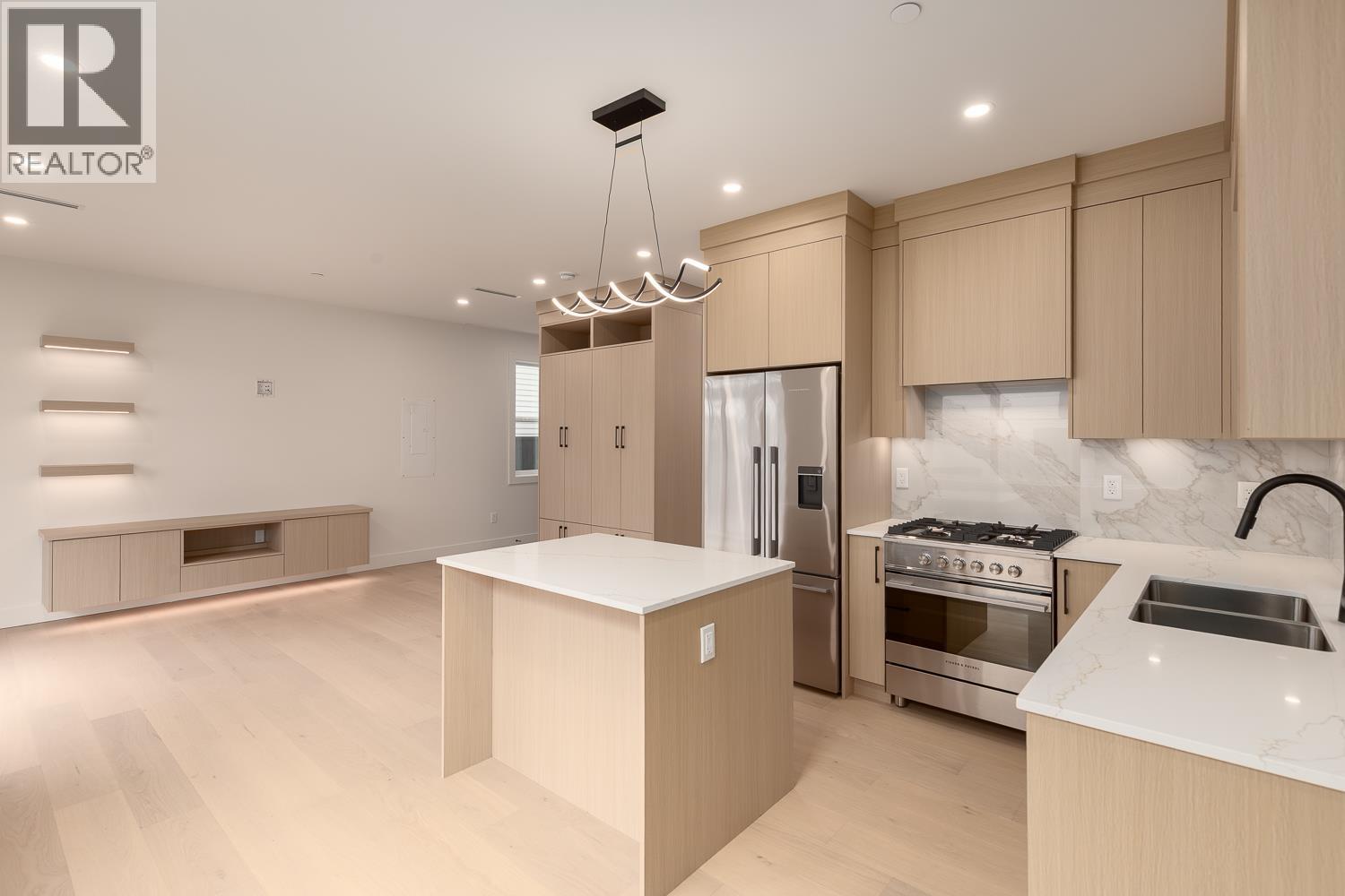 2 3508 E PENDER STREET, Vancouver