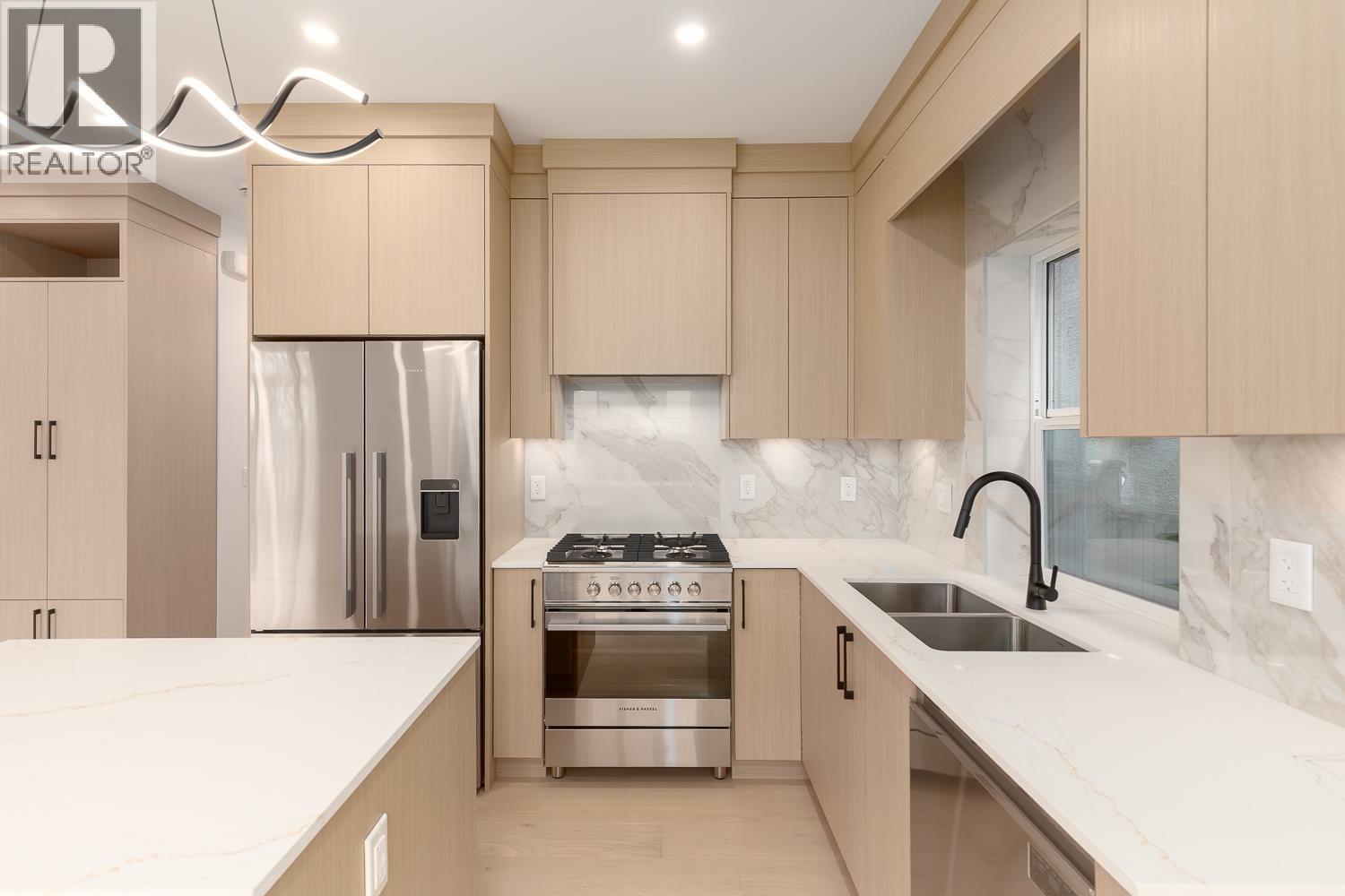 2 3508 E PENDER STREET, Vancouver