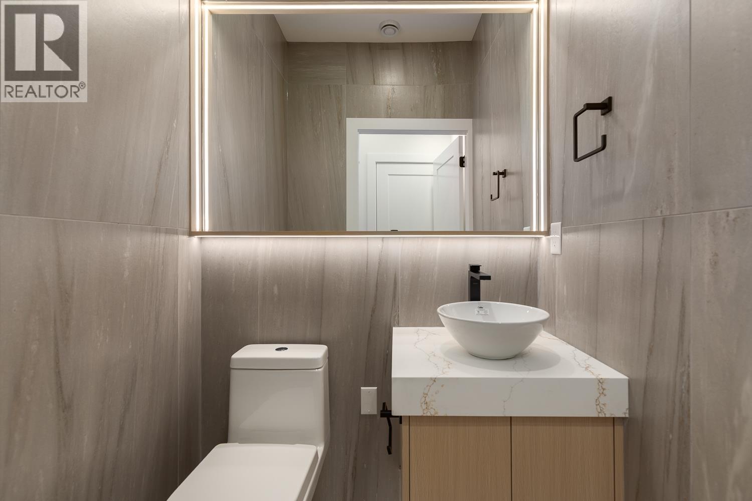 2 3508 E PENDER STREET, Vancouver