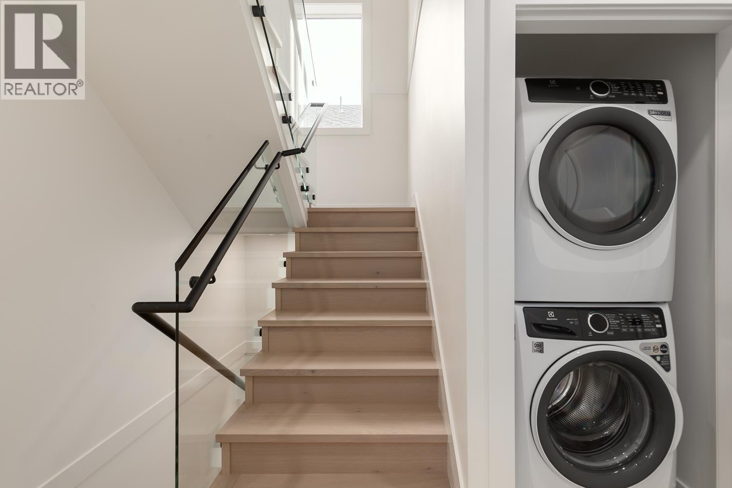 2 3508 E PENDER STREET, Vancouver