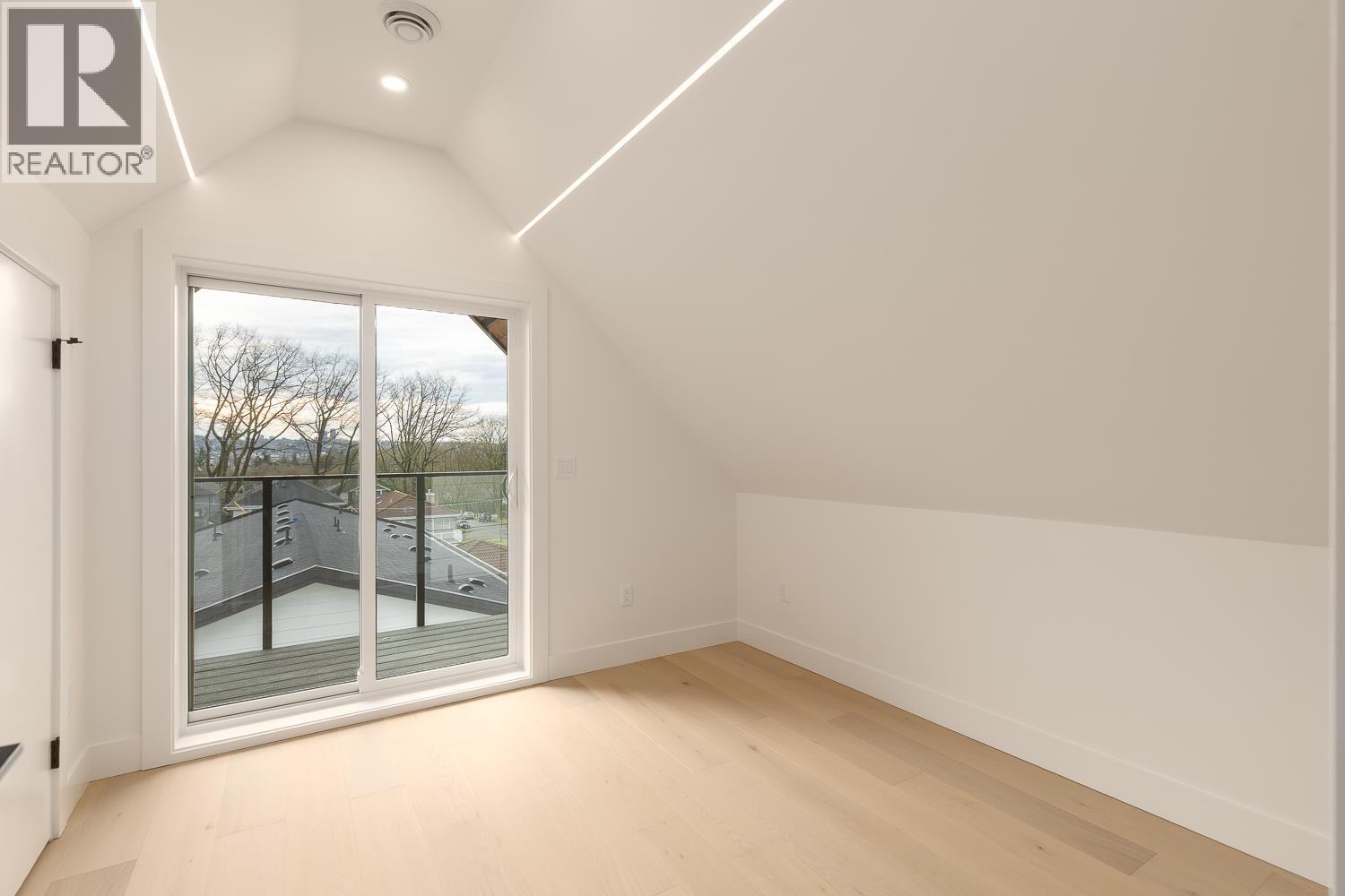 2 3508 E PENDER STREET, Vancouver