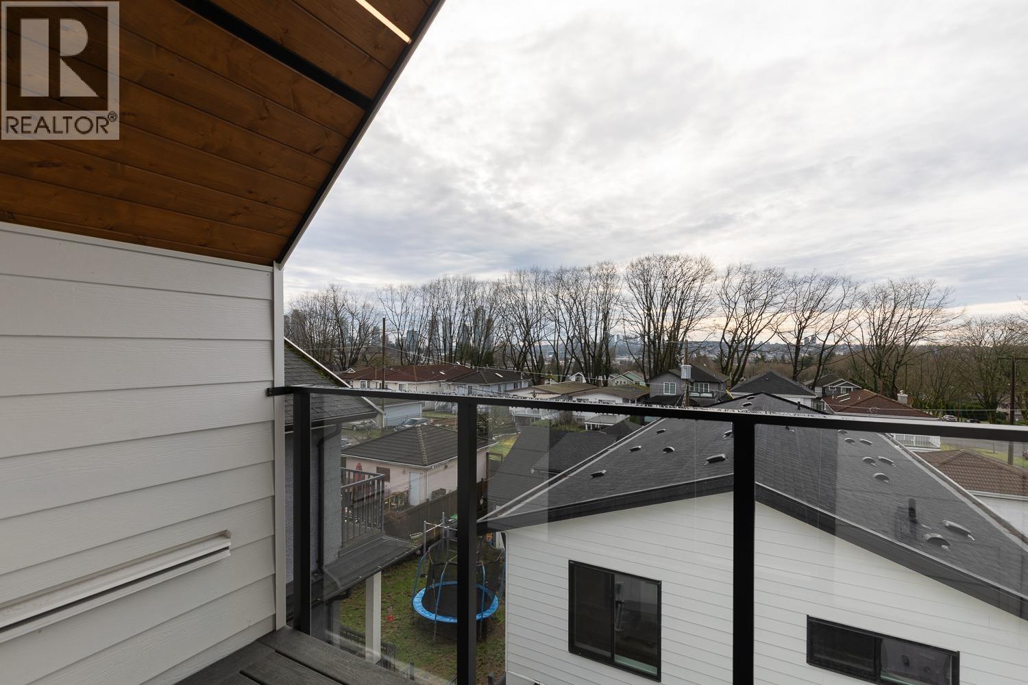 2 3508 E PENDER STREET, Vancouver