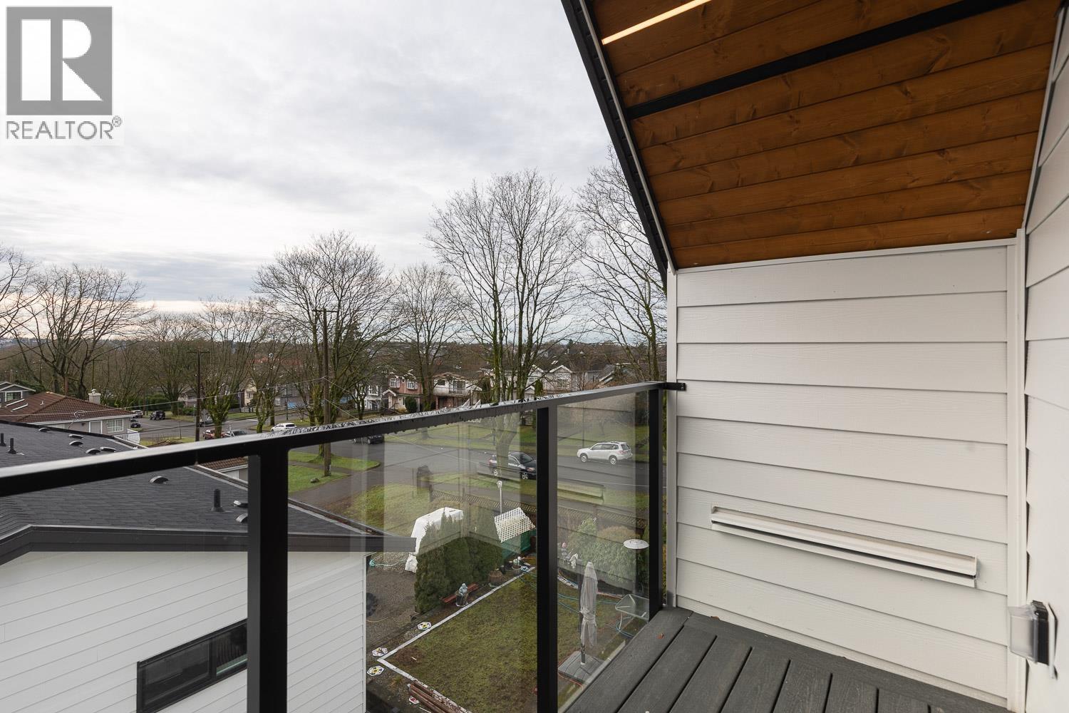 2 3508 E PENDER STREET, Vancouver