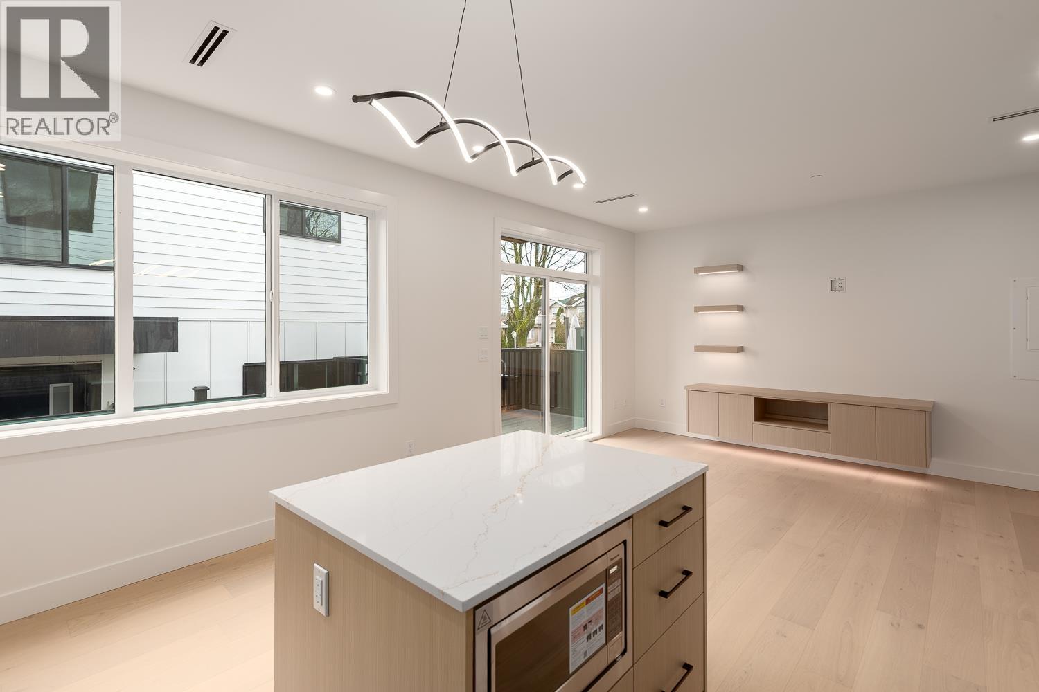 2 3508 E PENDER STREET, Vancouver